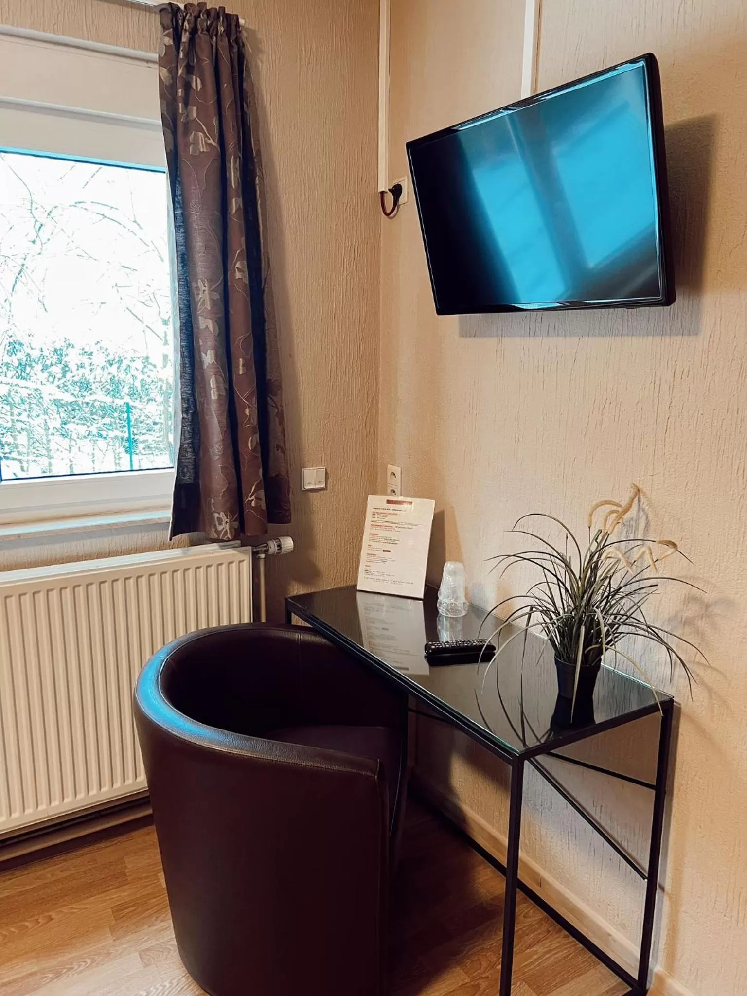 Bedroom in Hotel Le Midi