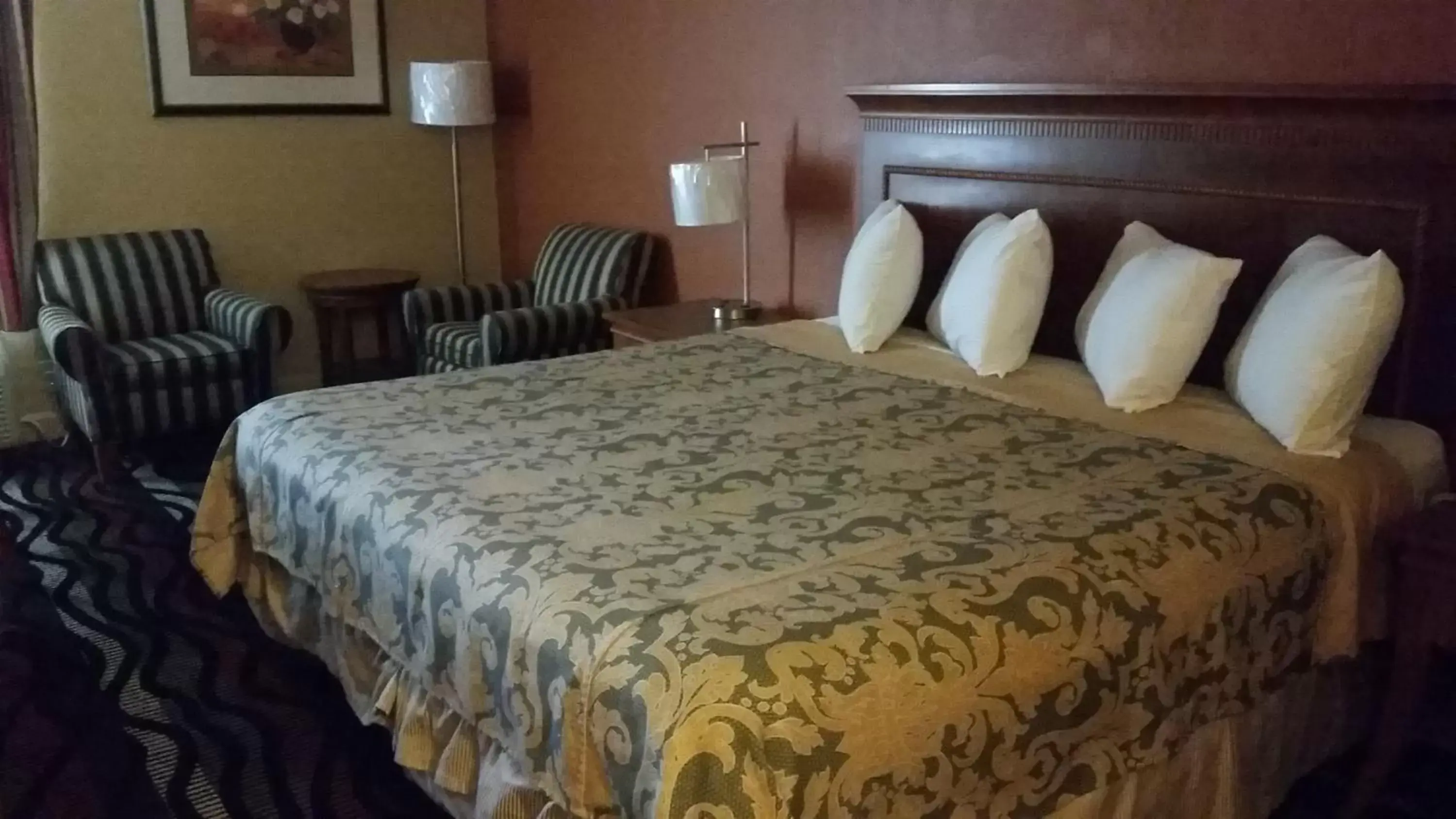 Photo of the whole room, Bed in Super 8 by Wyndham Myrtle Beach/Market Common Area