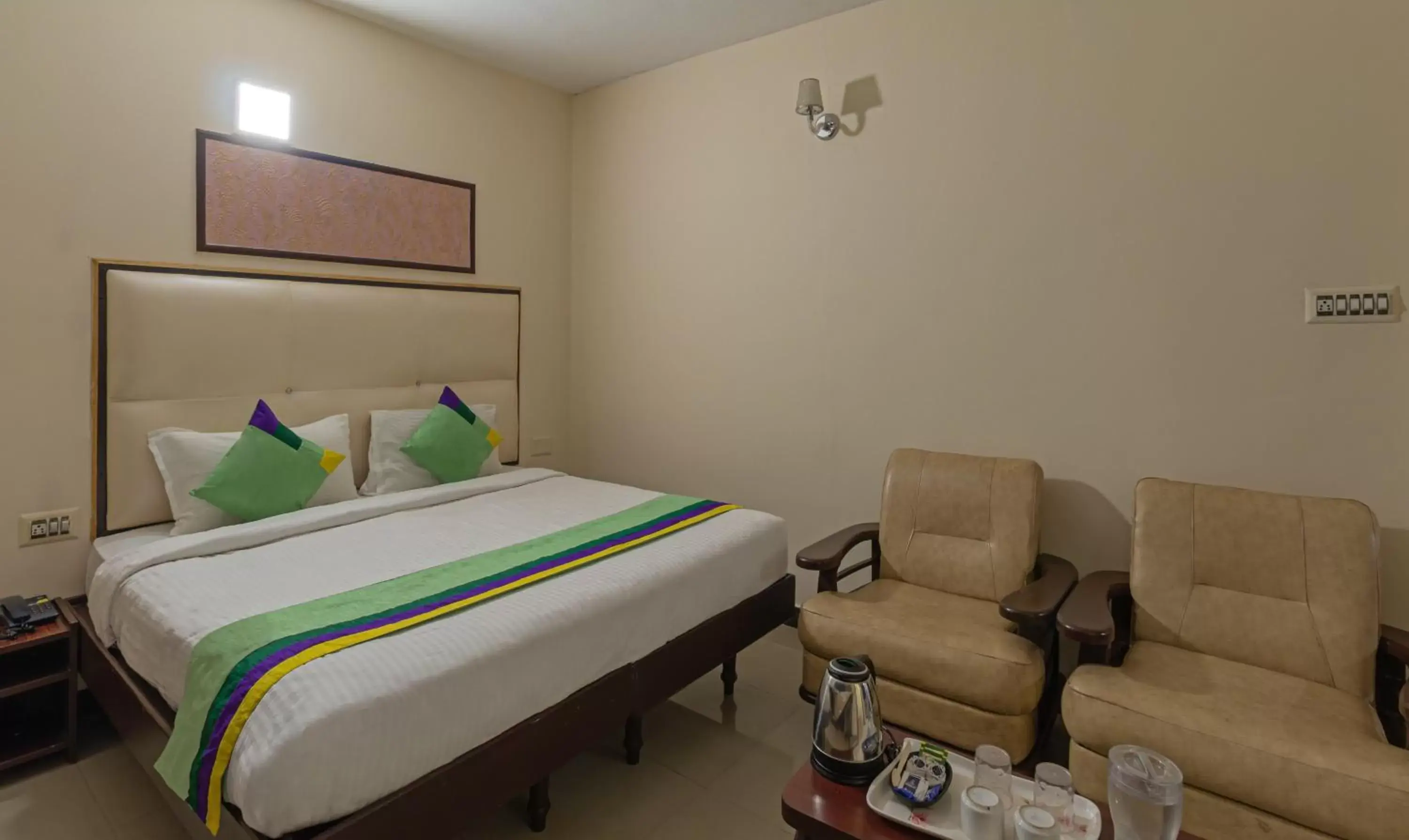 Bedroom, Bed in Treebo Kodai Kings Park, 650 M From Kodai Lake Bedroom, Bed in Treebo Kodai Kings Park, 650 M From Kodai Lake