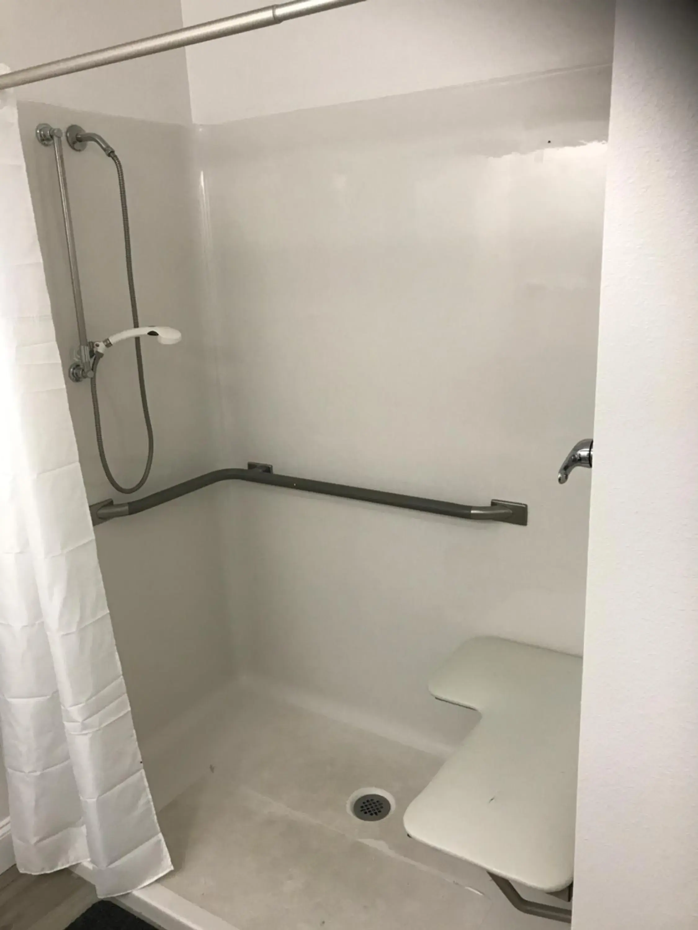 Bathroom in Hotel Pensacola