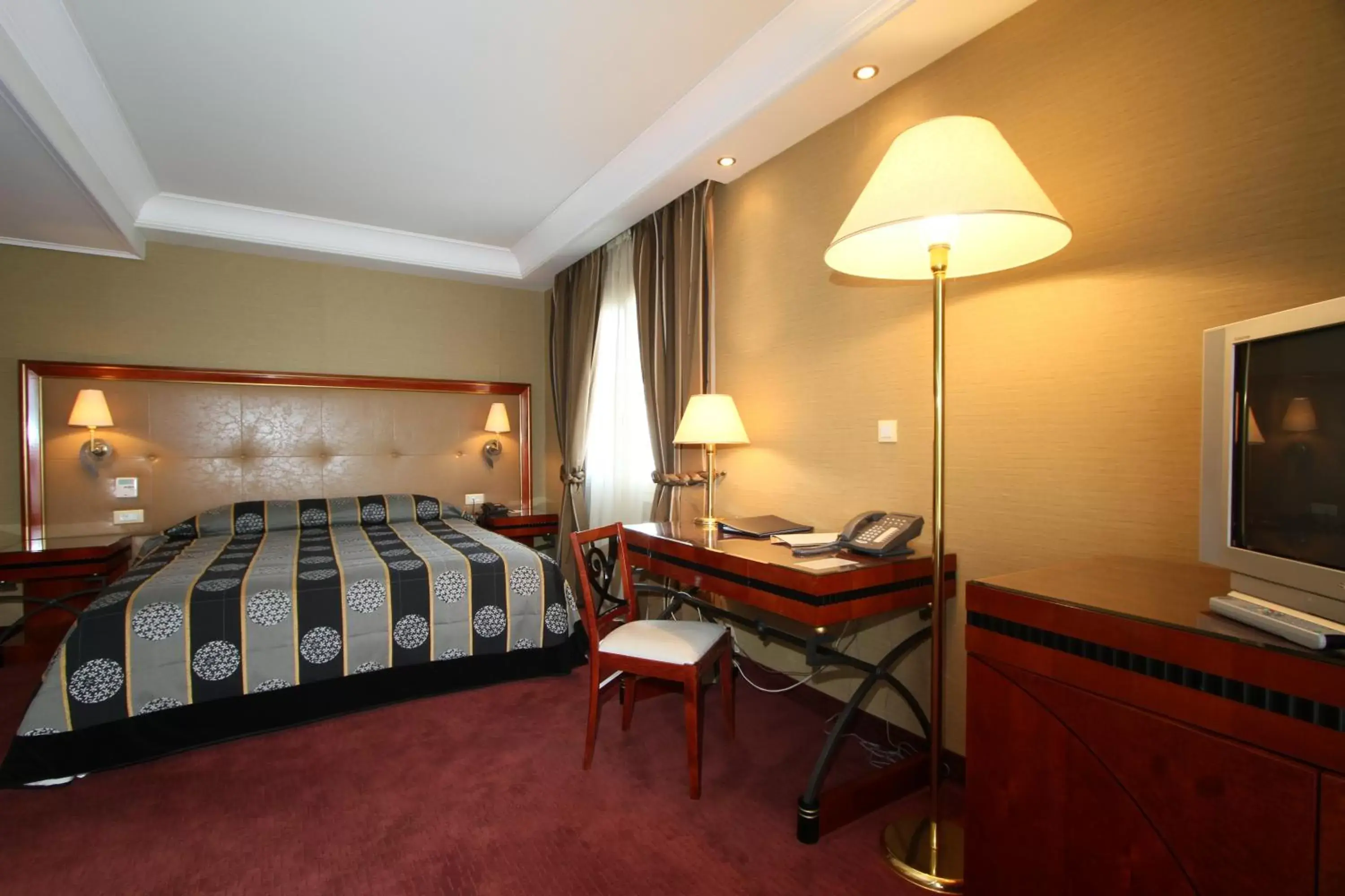 Photo of the whole room, Bed in Piraeus Theoxenia Hotel