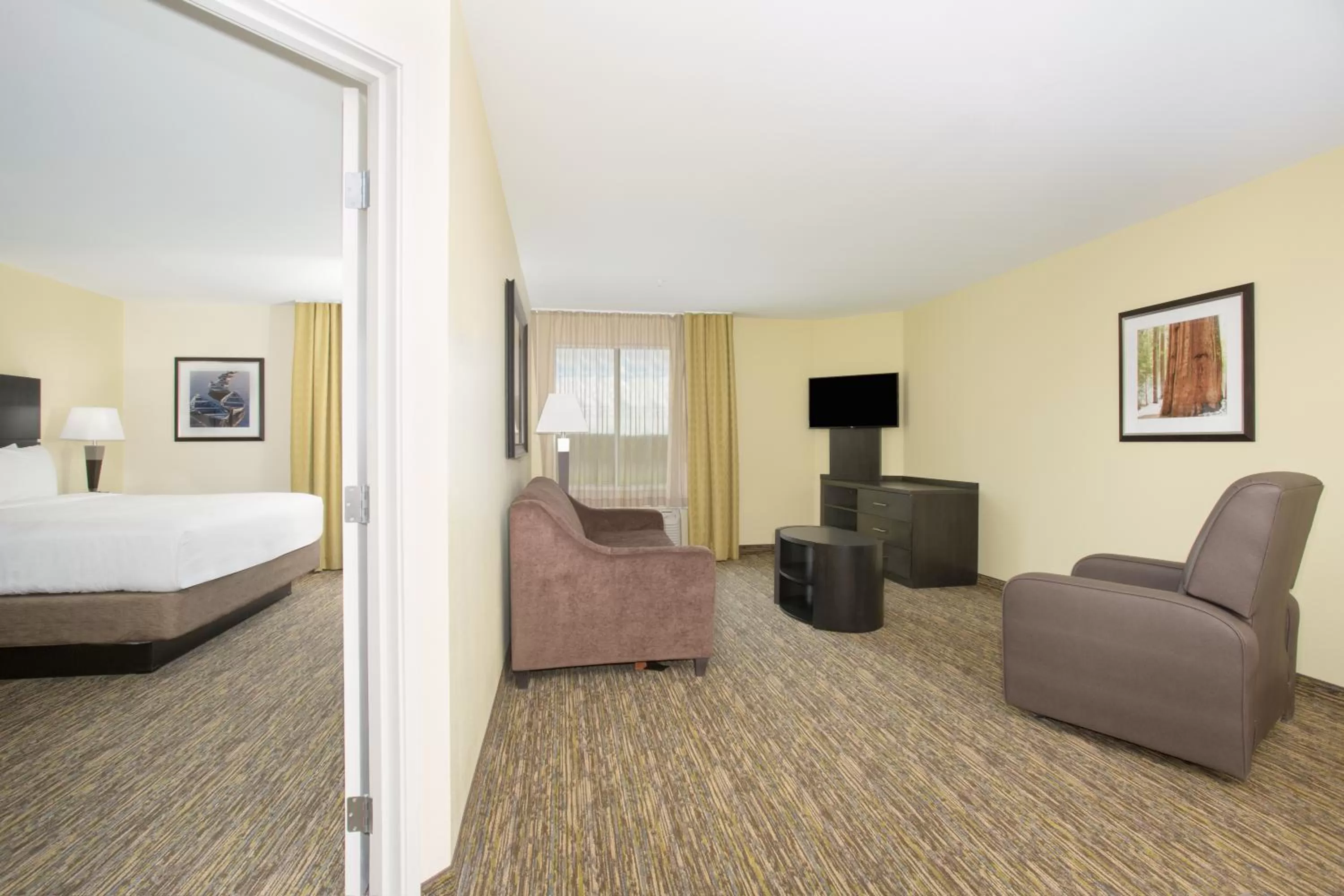 Bedroom, Bed in Candlewood Suites Longmont - Boulder Area by IHG