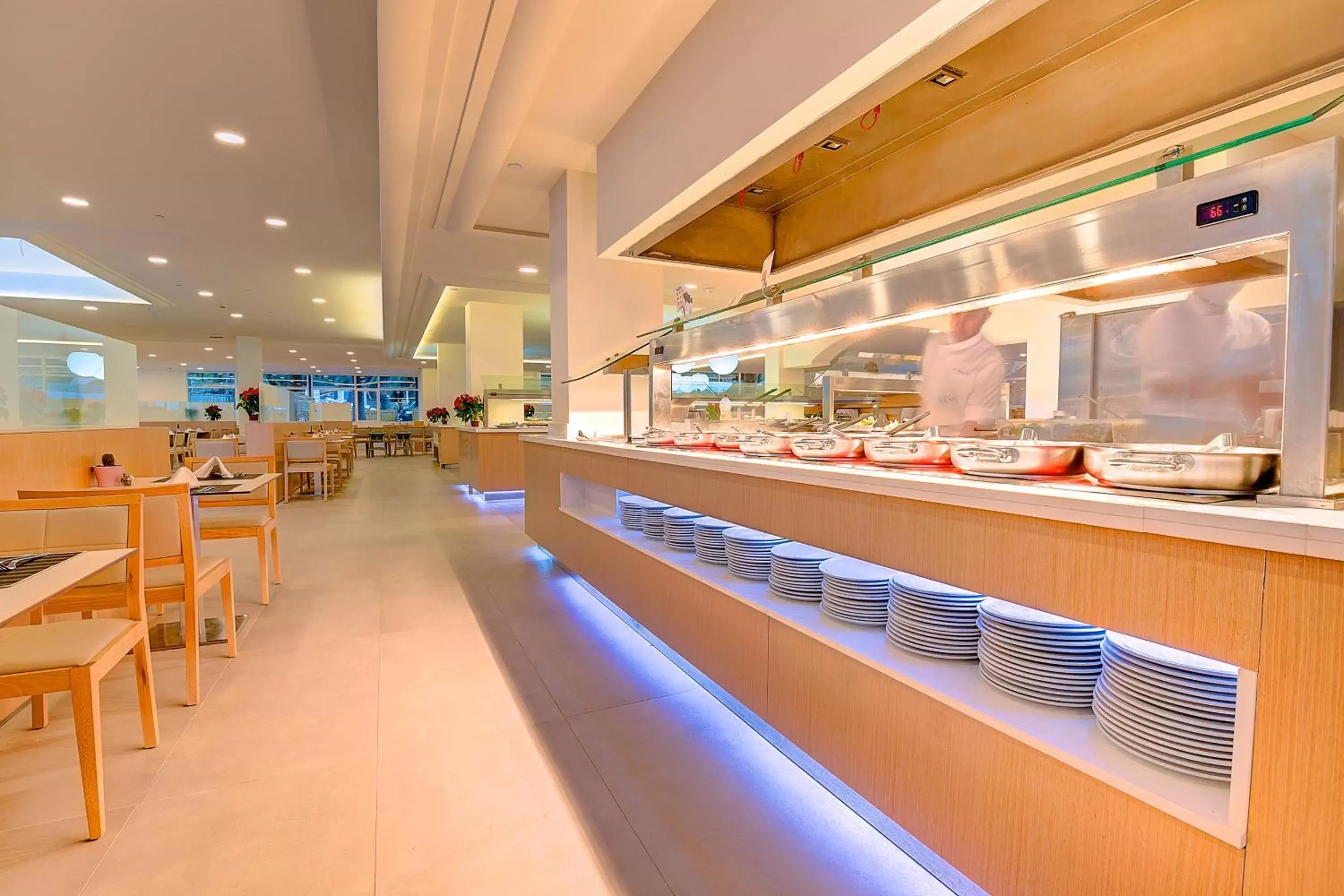 Restaurant/Places to Eat in SBH Monica Beach Resort