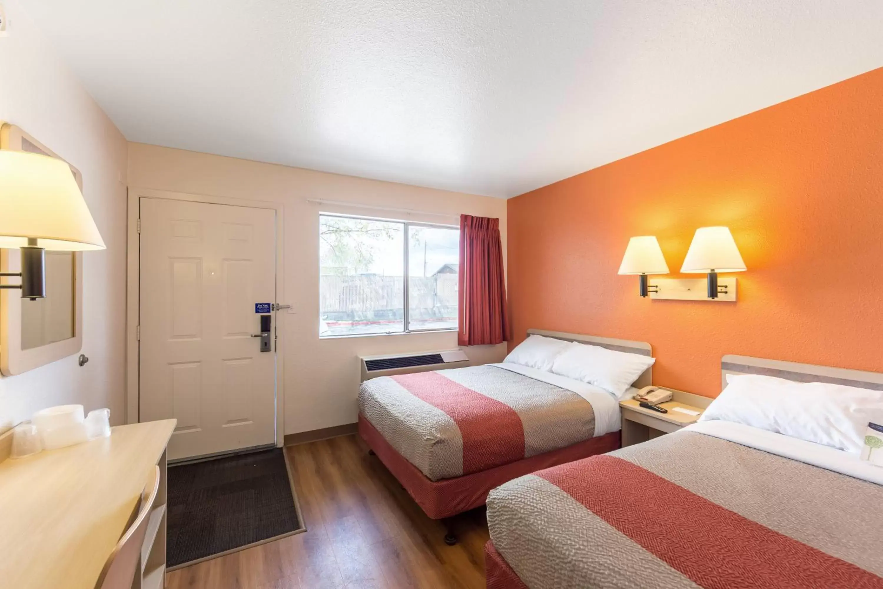 Bedroom, Bed in Motel 6-Klamath Falls, OR