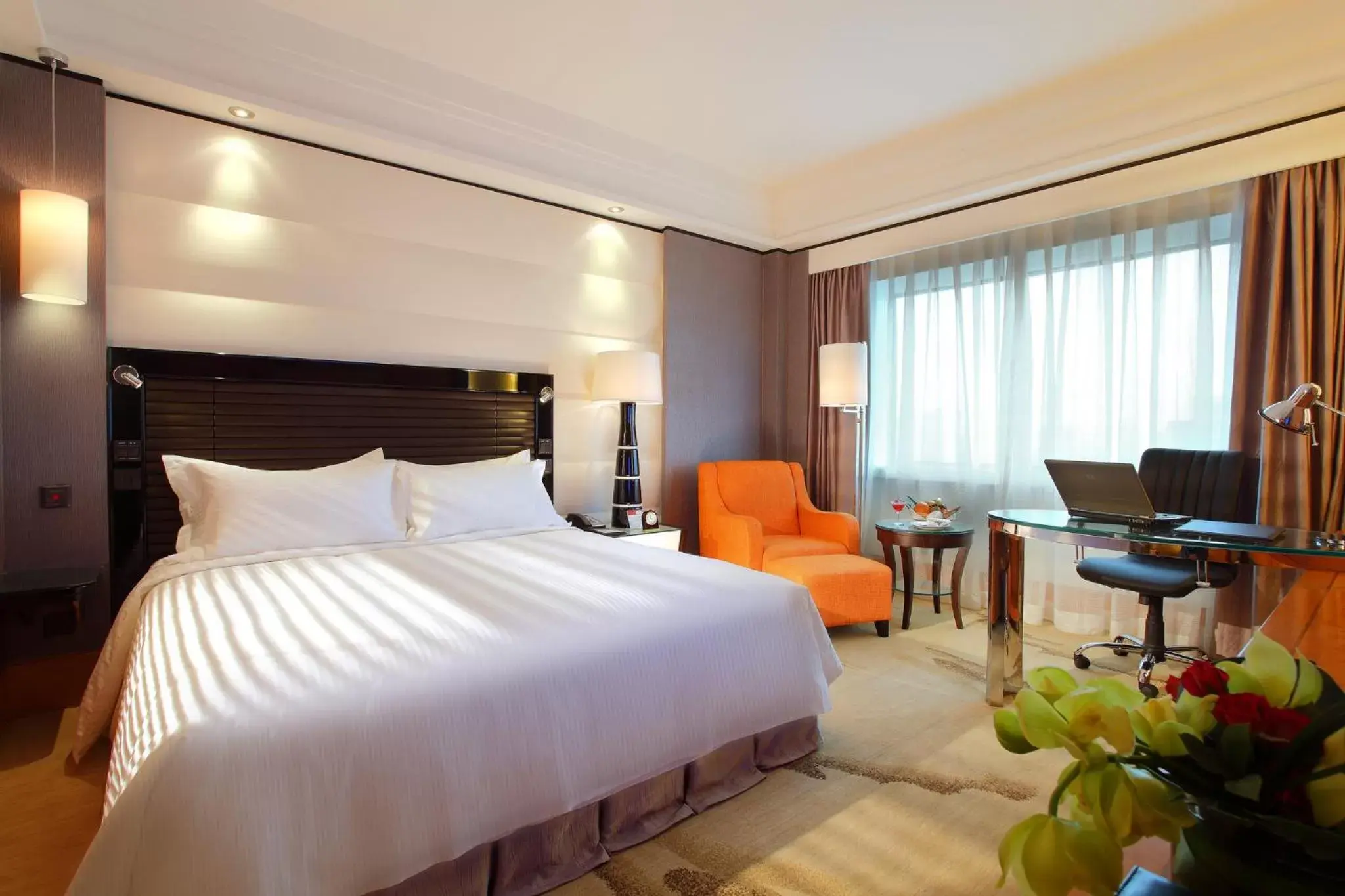 Photo of the whole room, Bed in Crowne Plaza Chengdu City Center, an IHG Hotel