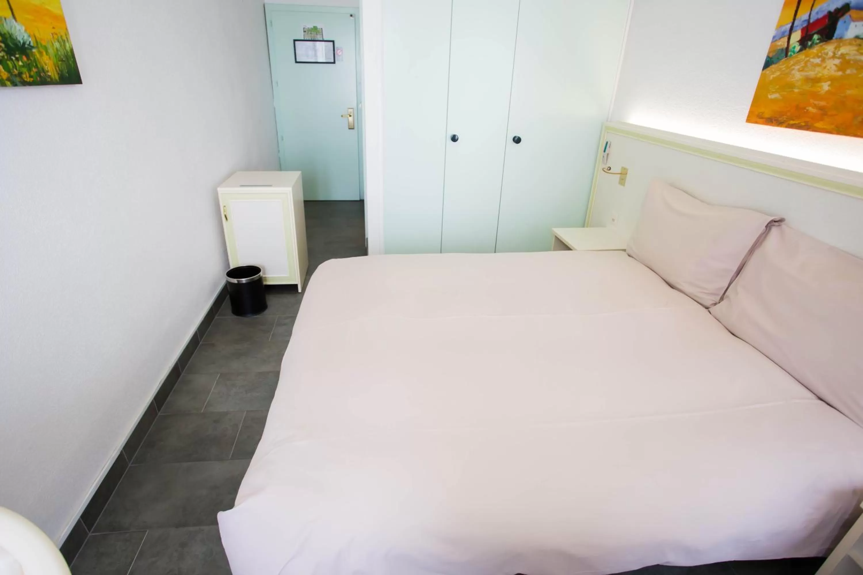 Bed in Hôtel du Port