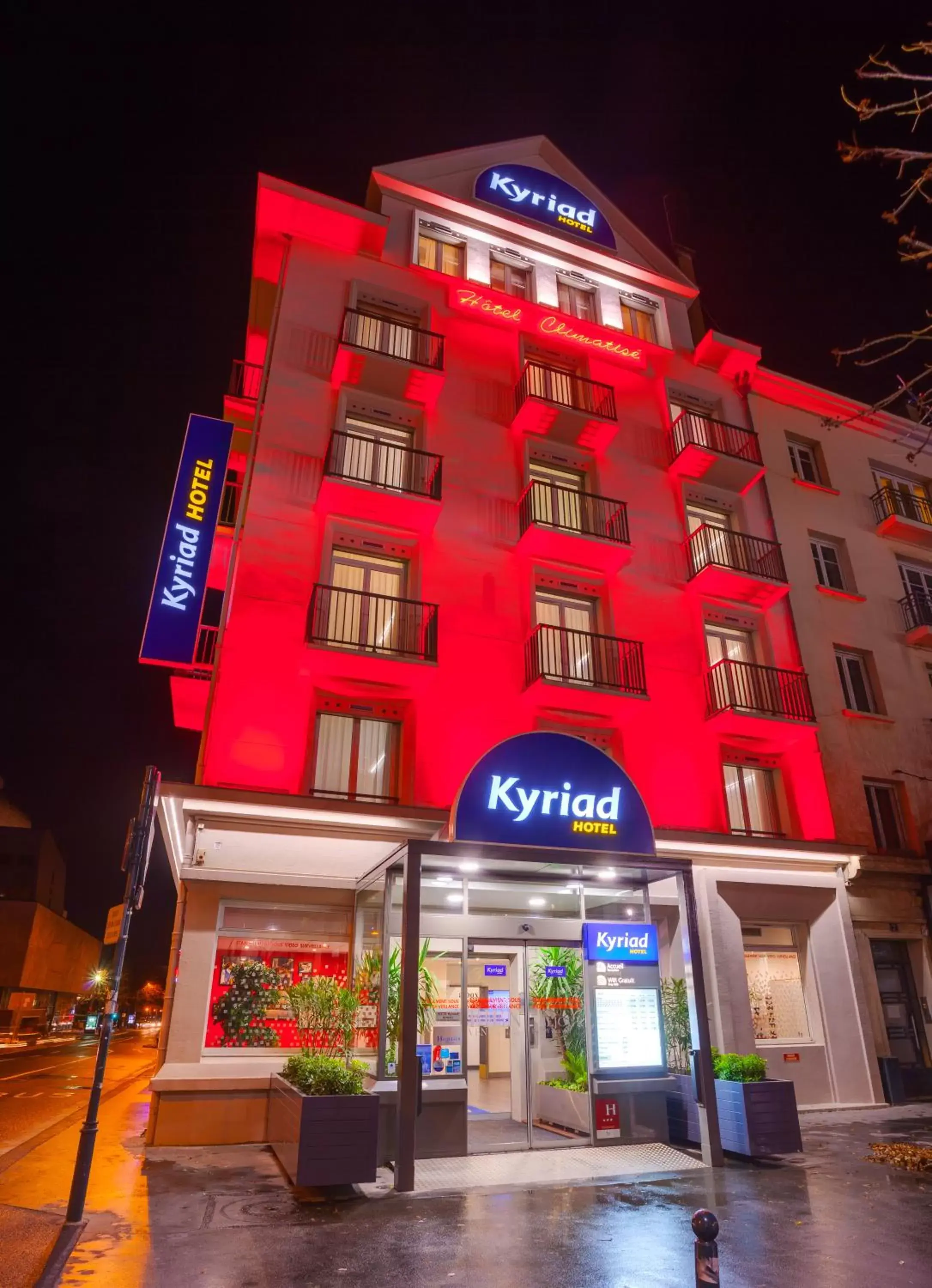 Facade/entrance, Property Building in Hôtel Kyriad Rennes