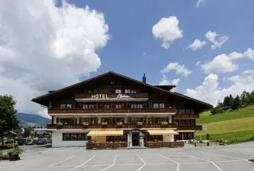 Facade/entrance, Property Building in Hotel Alphorn