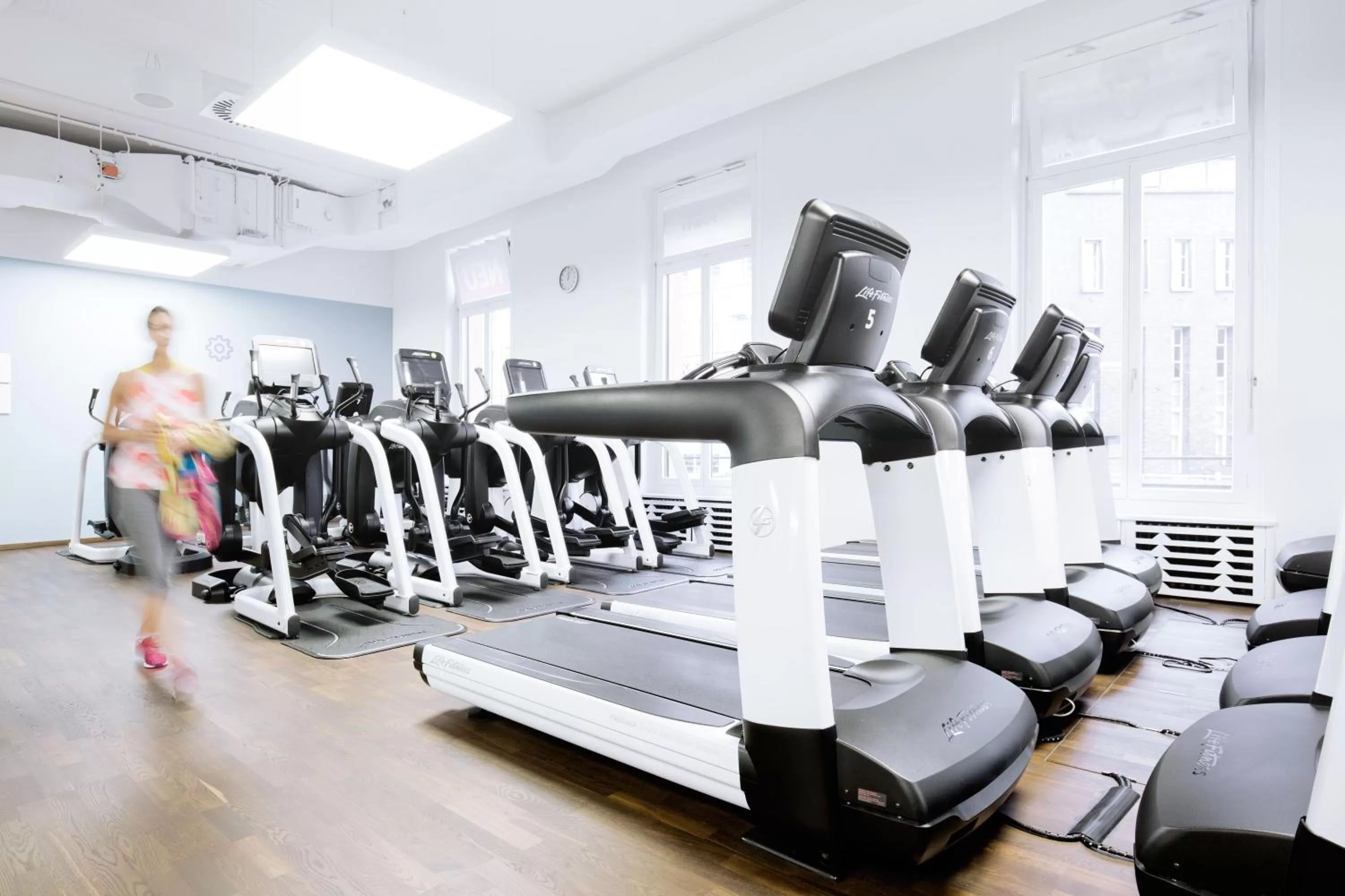 Fitness centre/facilities in GLANDON Rooms Elite