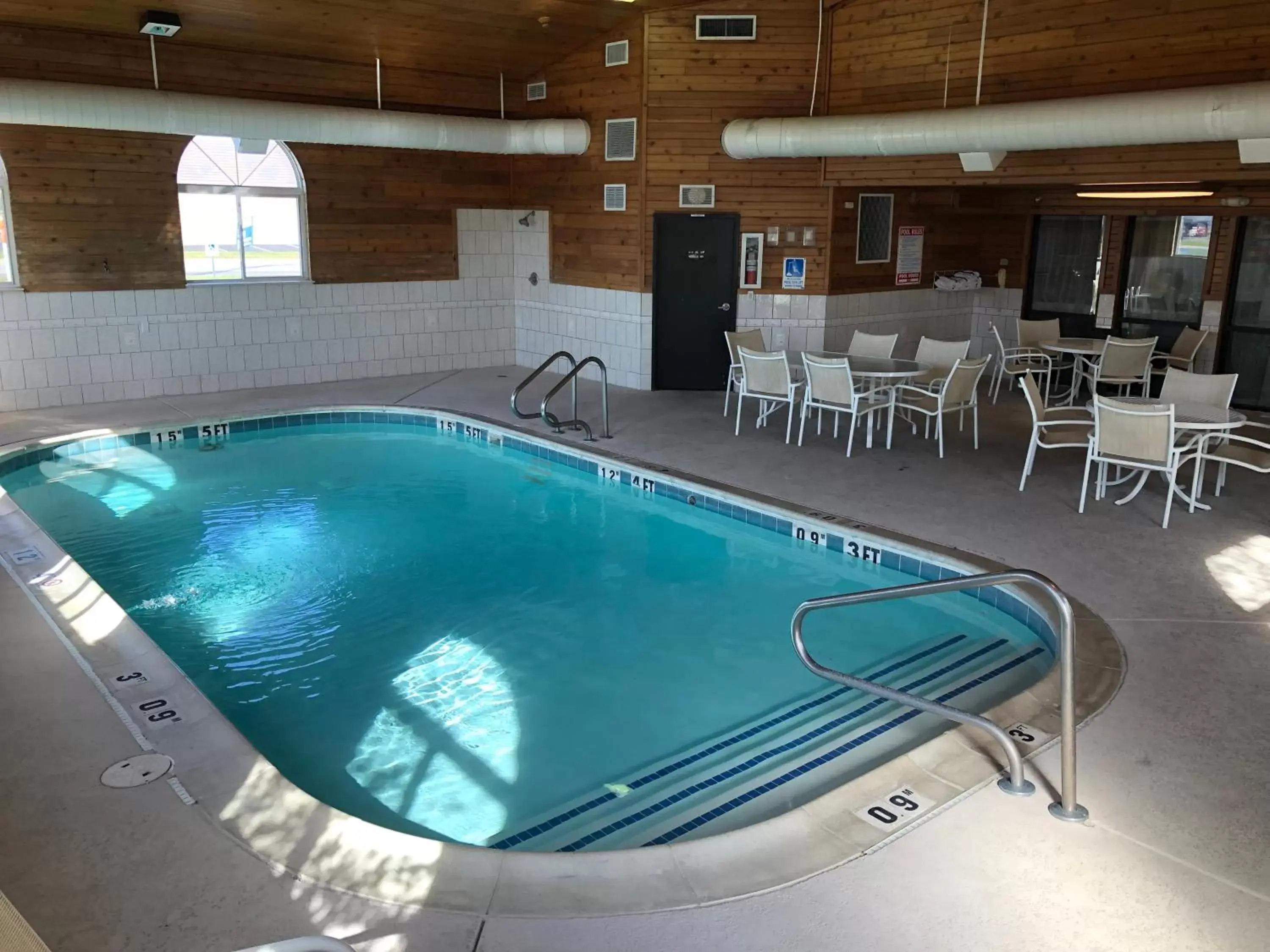 Swimming Pool in Country Inn & Suites by Radisson, Auburn, IN