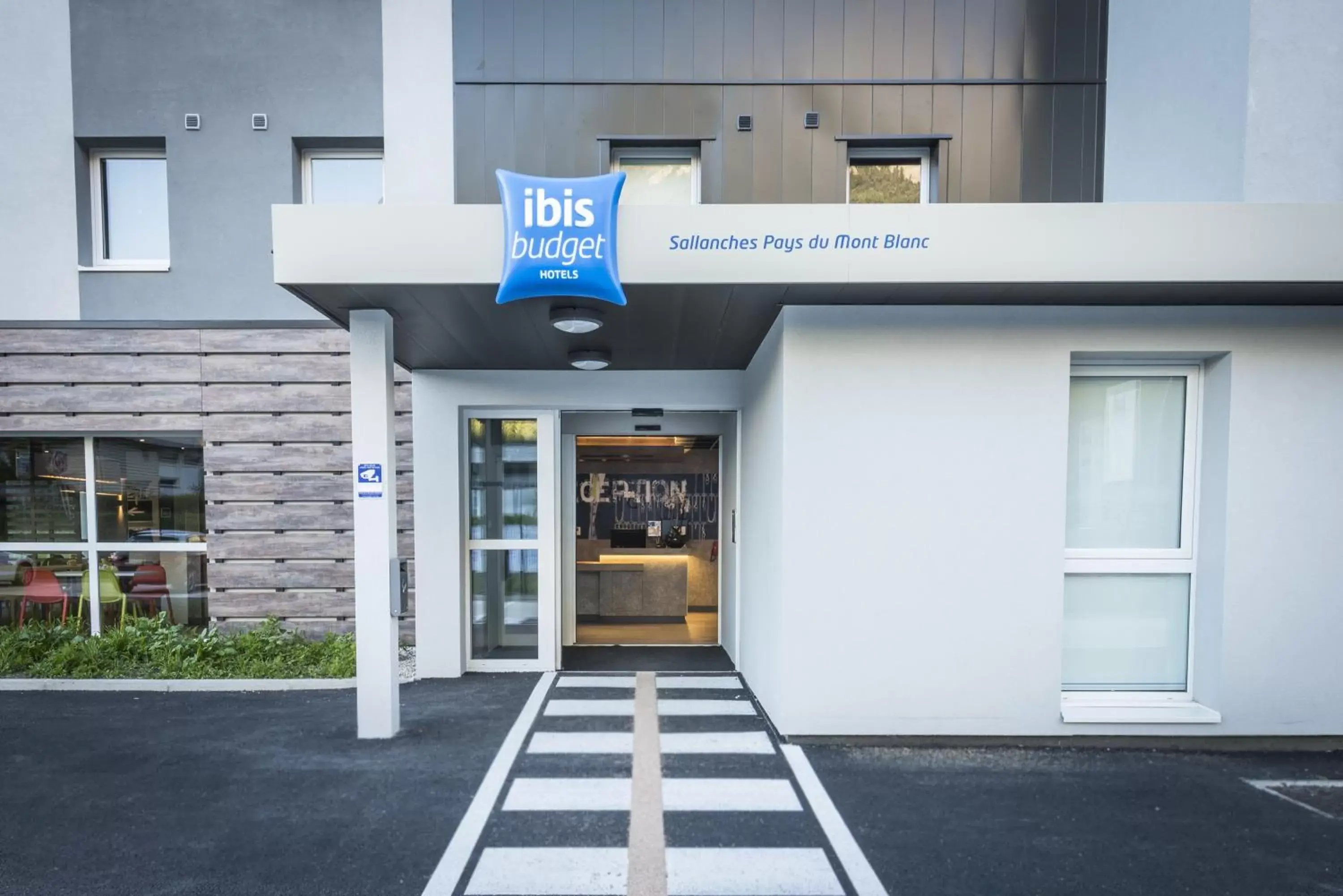 Facade/entrance in Ibis Budget Sallanches