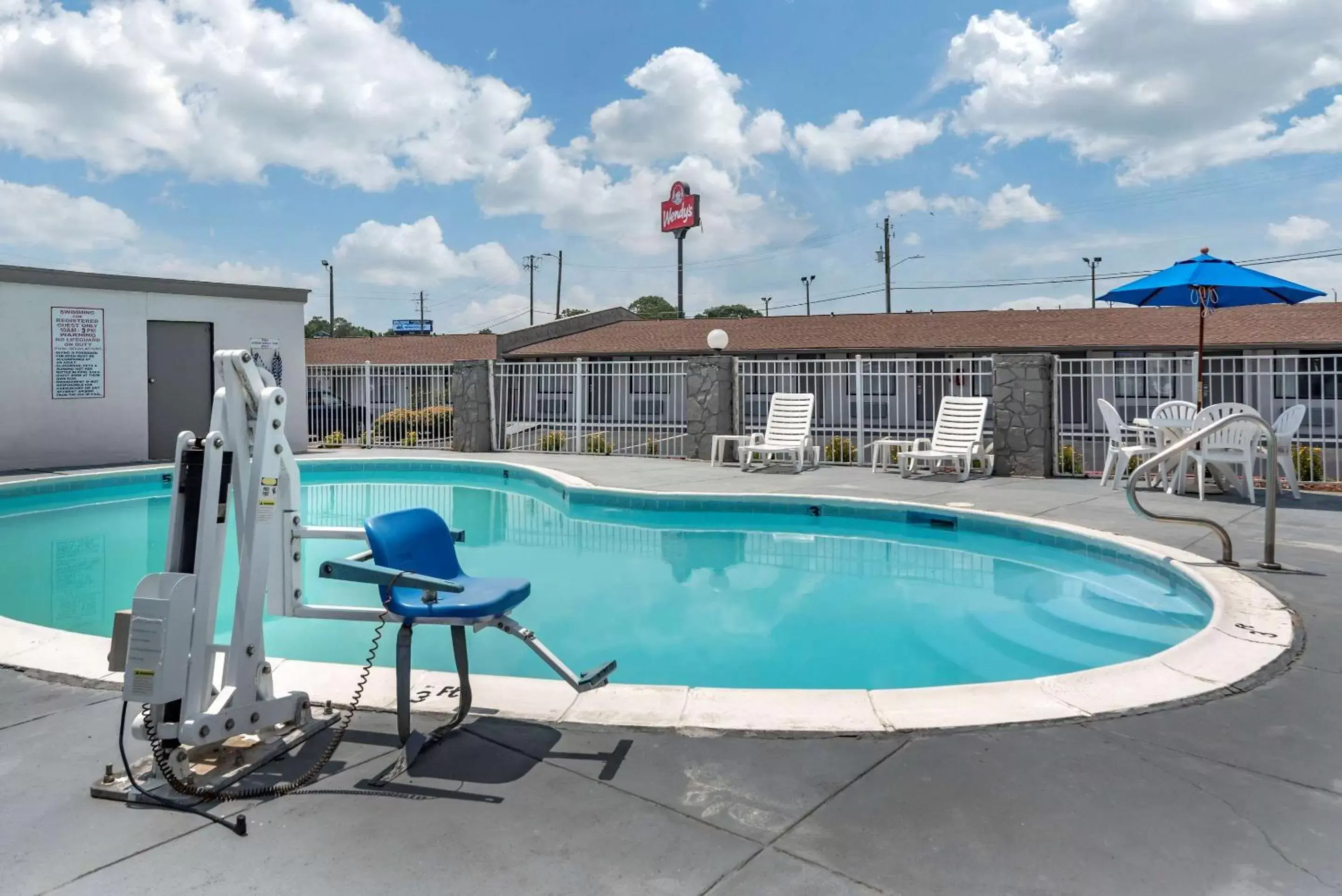 Activities, Swimming Pool in Econo Lodge Oxford