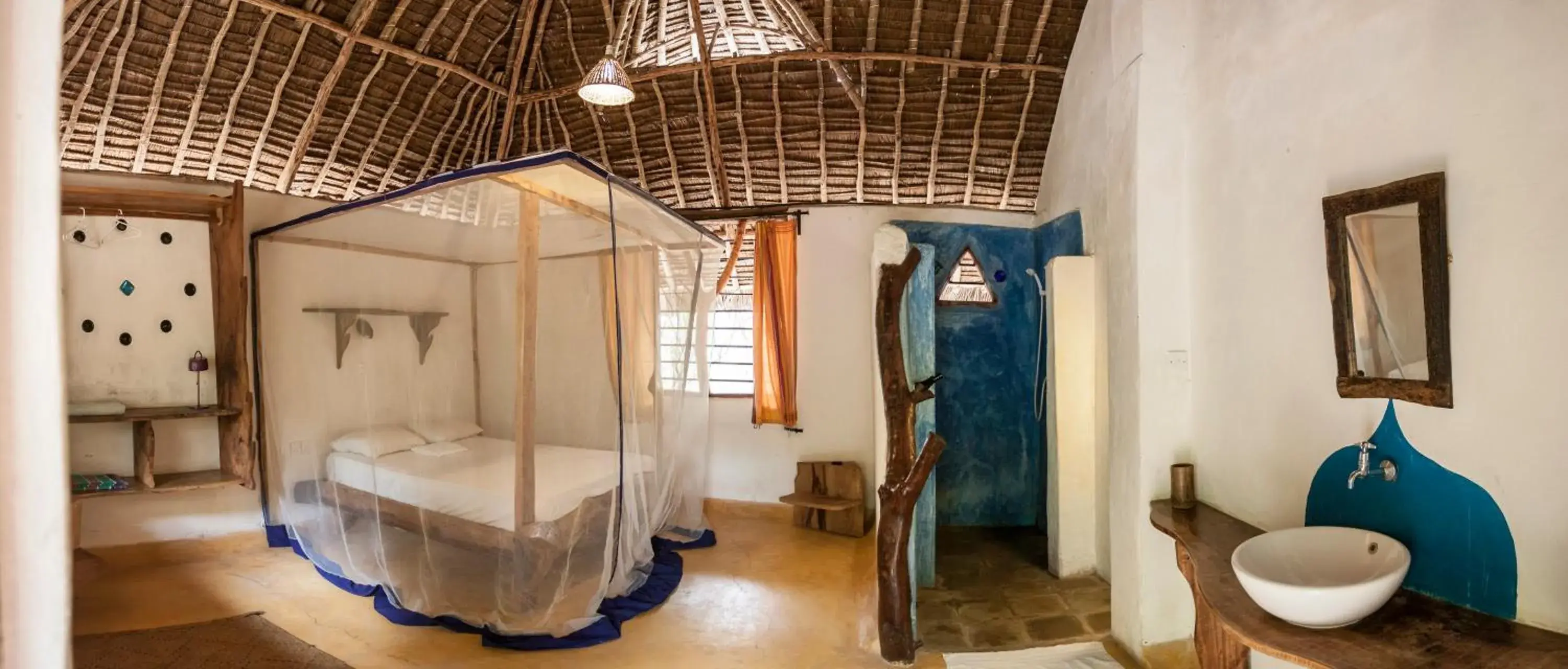 Photo of the whole room, Bathroom in Distant Relatives Ecolodge & Backpackers