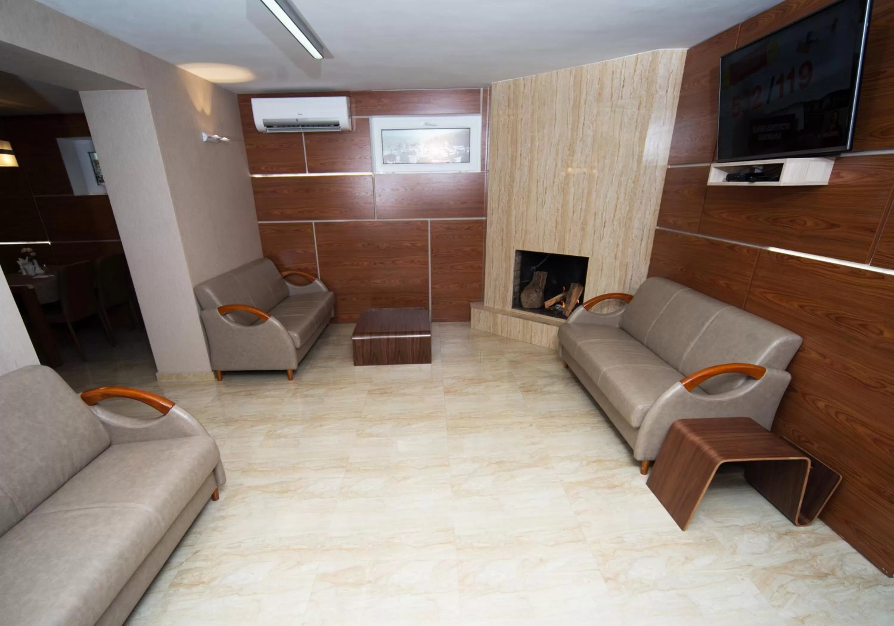Communal lounge/ TV room in Iberia Didube