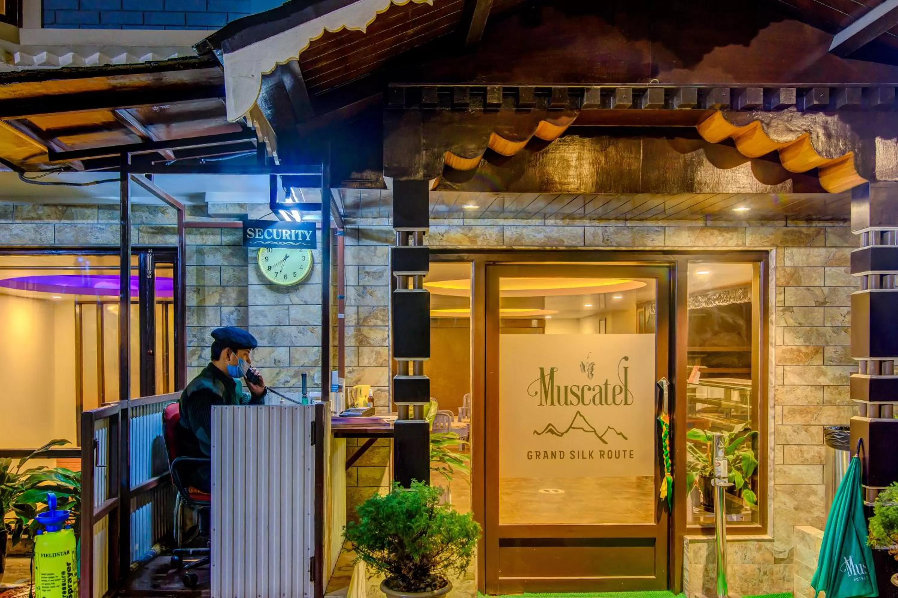 Facade/entrance in Muscatel Grand Silkroute - 300 Mts from MG Marg