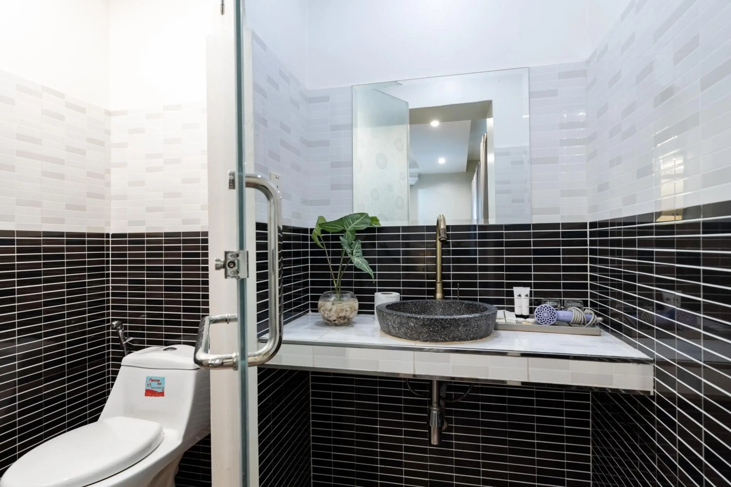 Toilet, Bathroom in Siem Reap Comforts Hostel