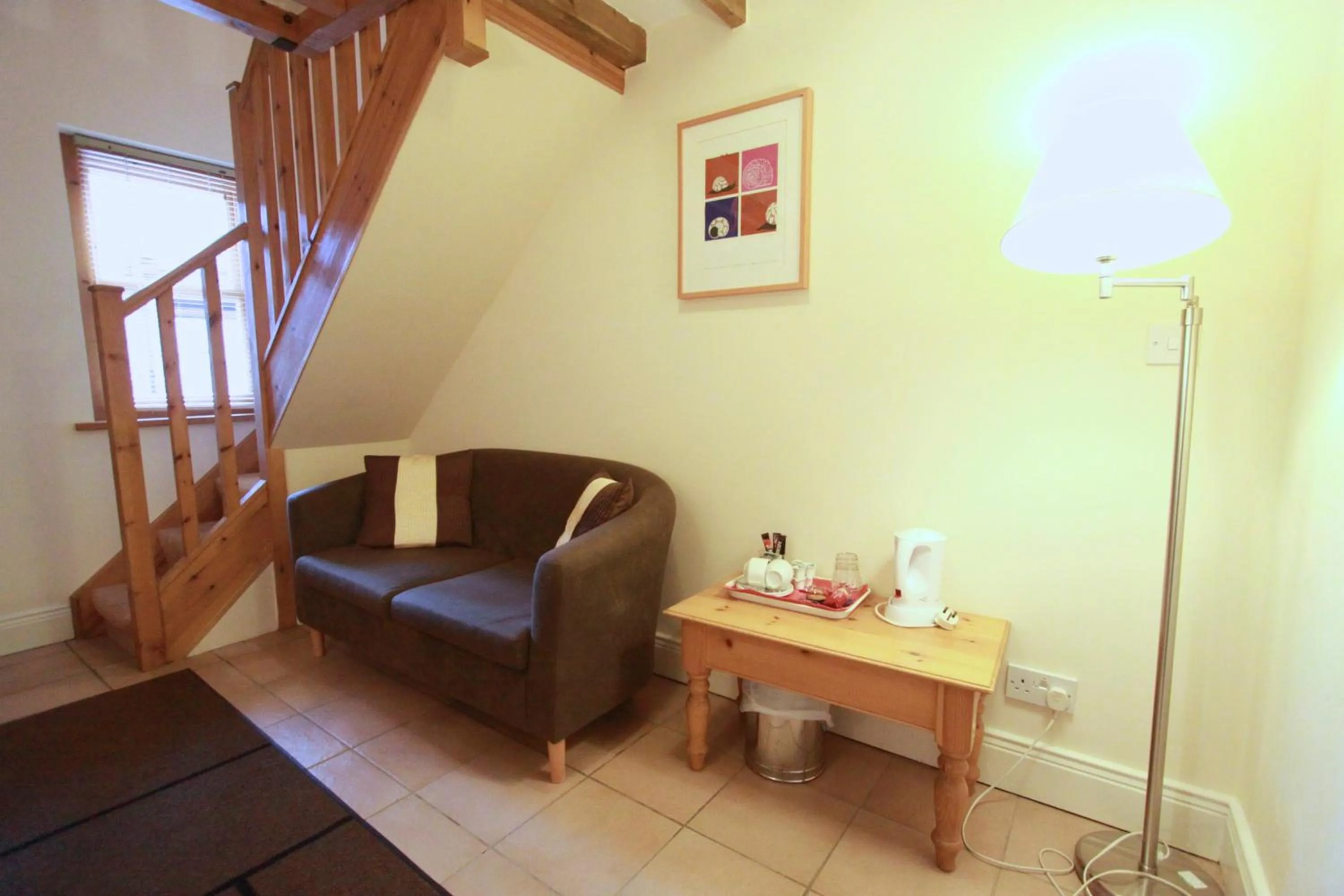 Living room, Bed in Centre Of Britain Hotel