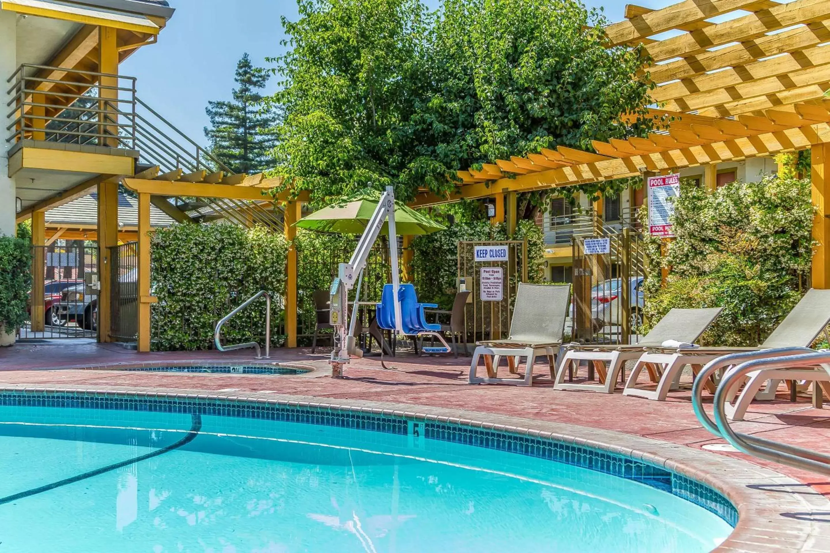 On site, Swimming Pool in Comfort Inn Santa Cruz