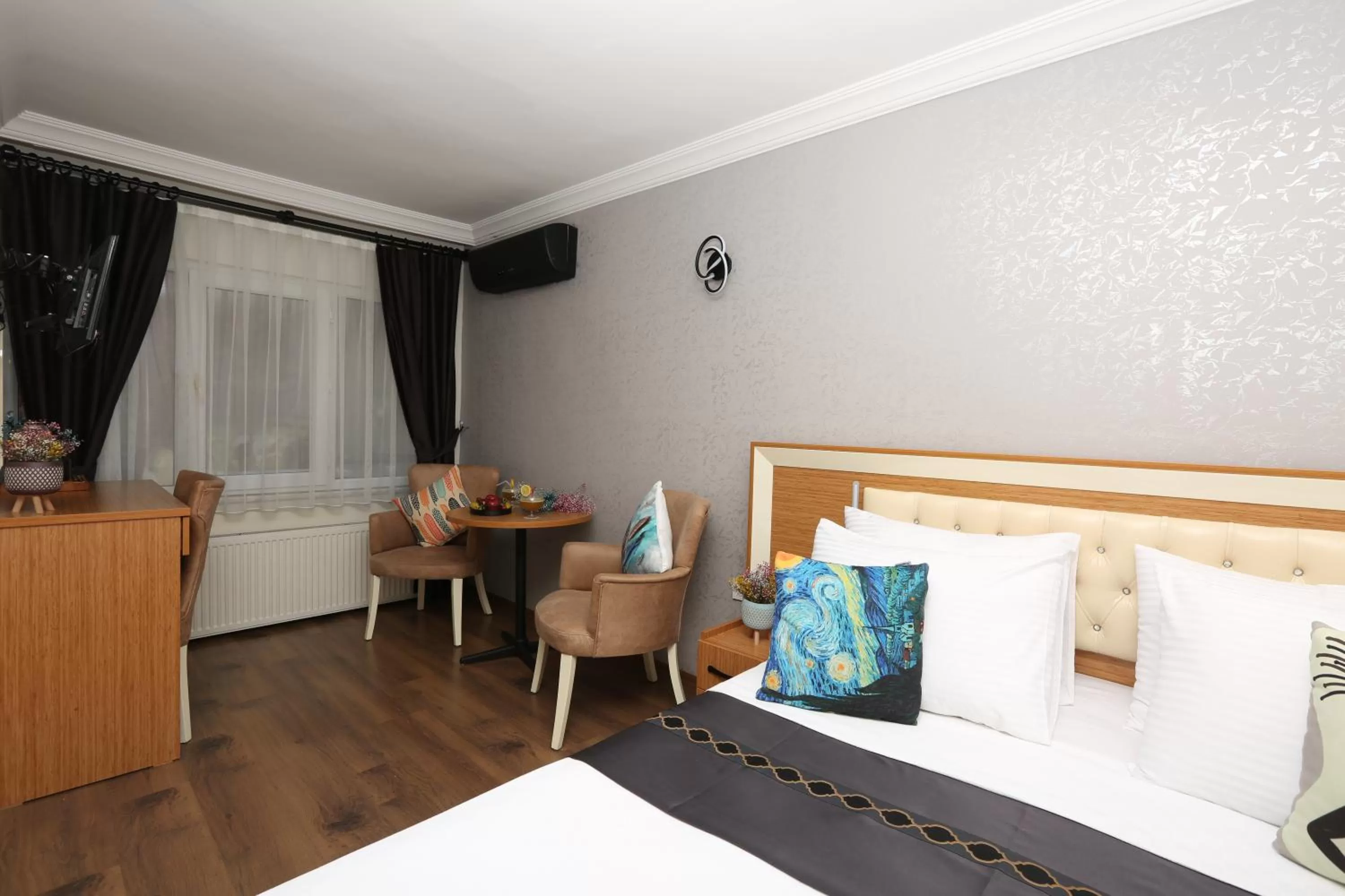 Photo of the whole room, Bed in Perazre Hotel