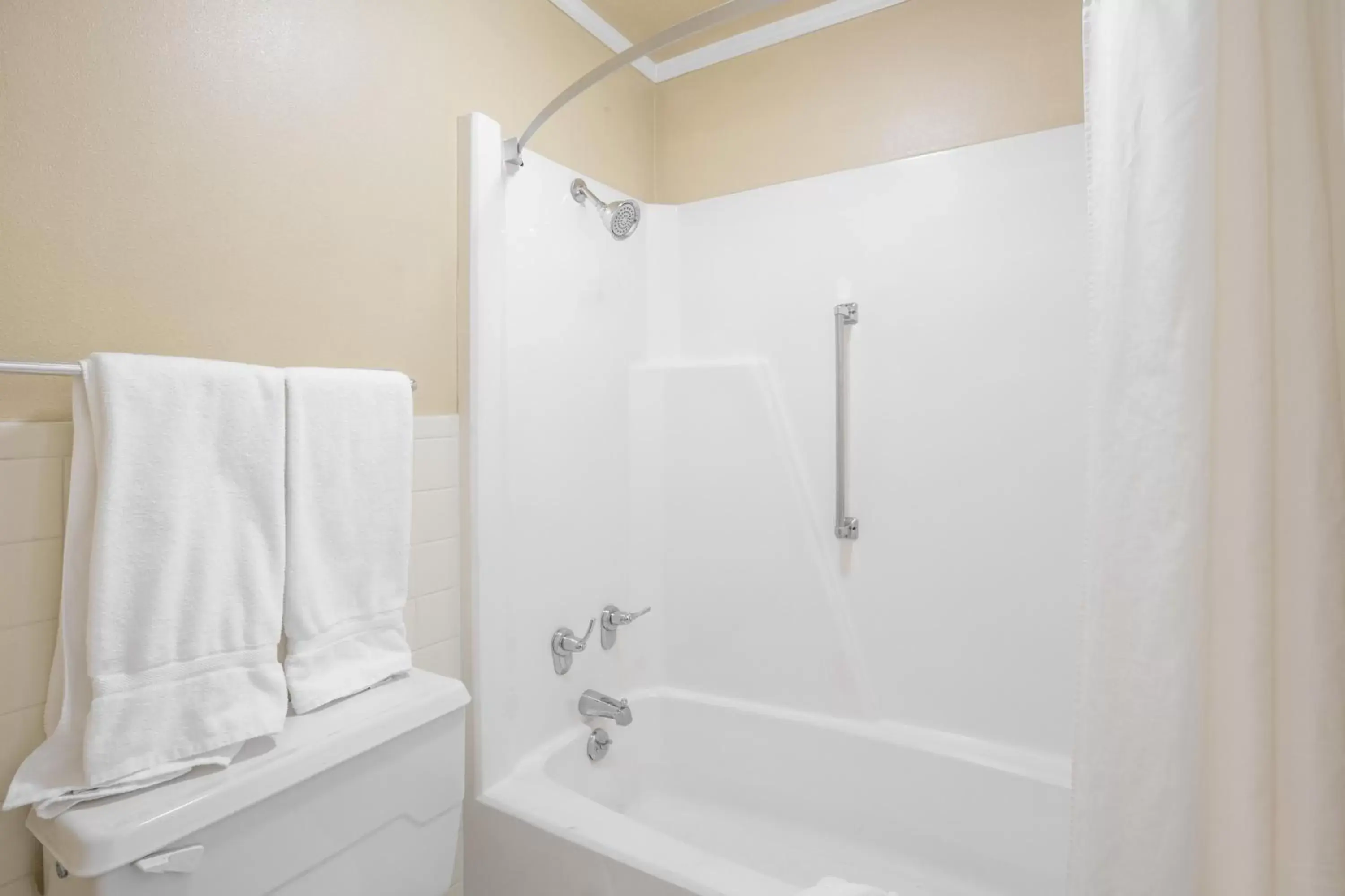 Shower, Bathroom in Super 8 by Wyndham Jasper