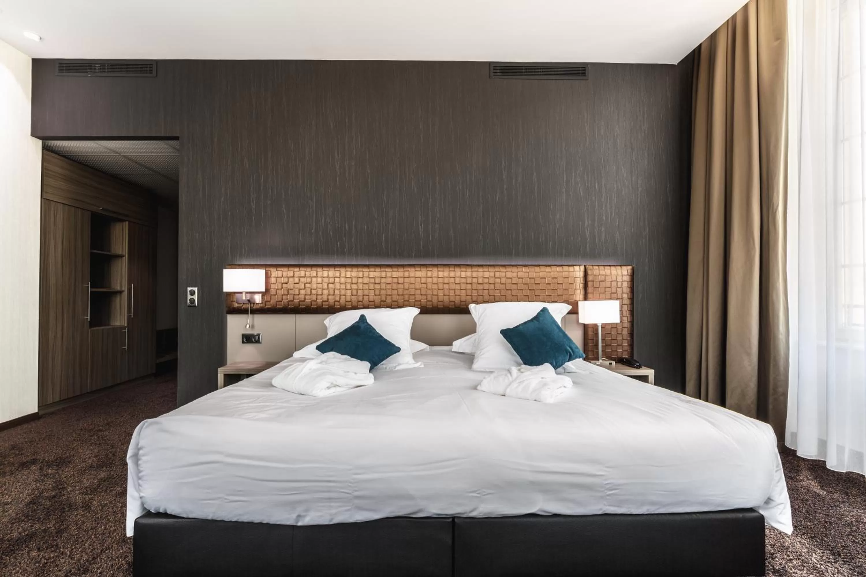 City view, Bed in Les Jardins du Mess