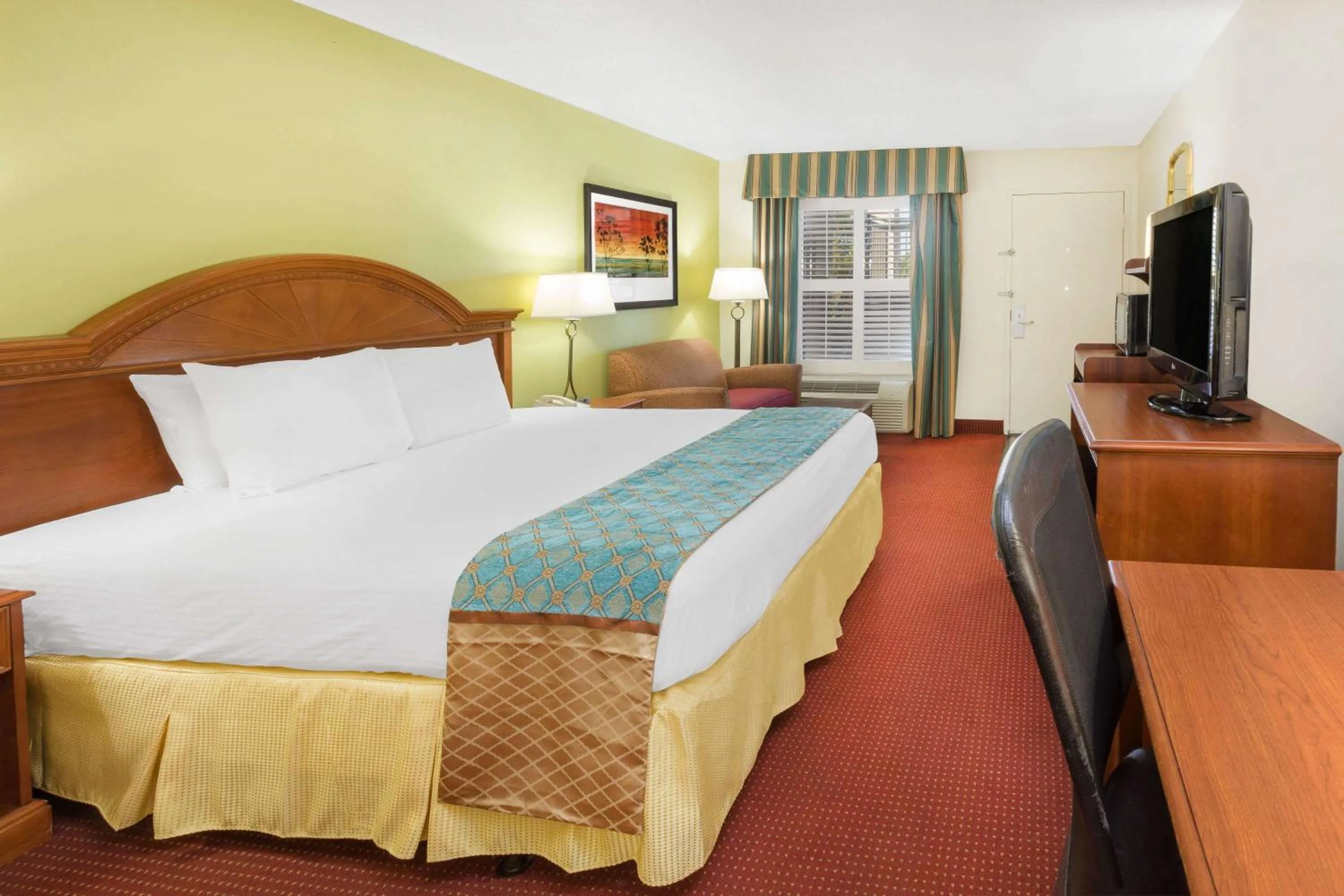 Photo of the whole room in Baymont by Wyndham Orangeburg North