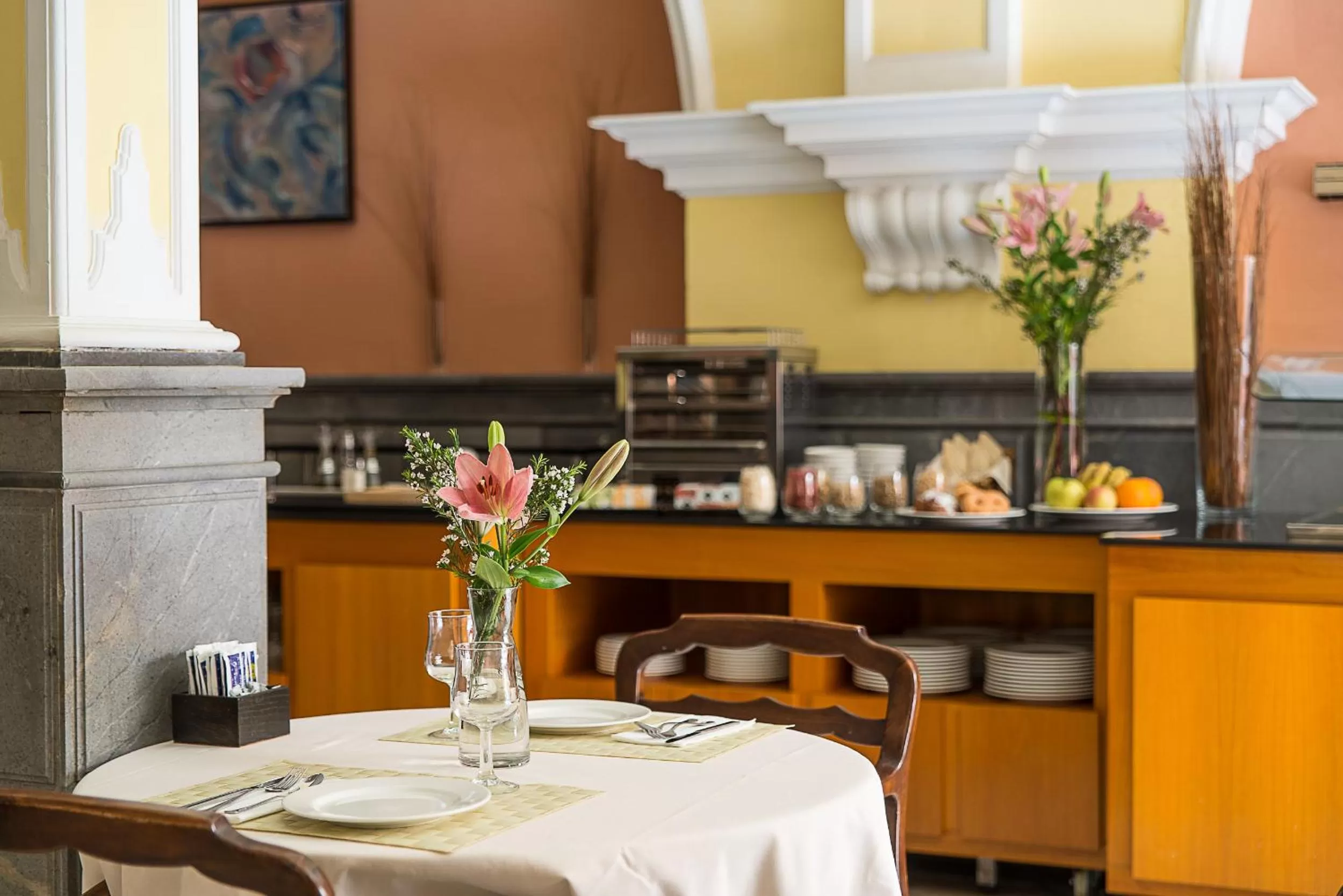 Restaurant/places to eat in Hotel Inglaterra