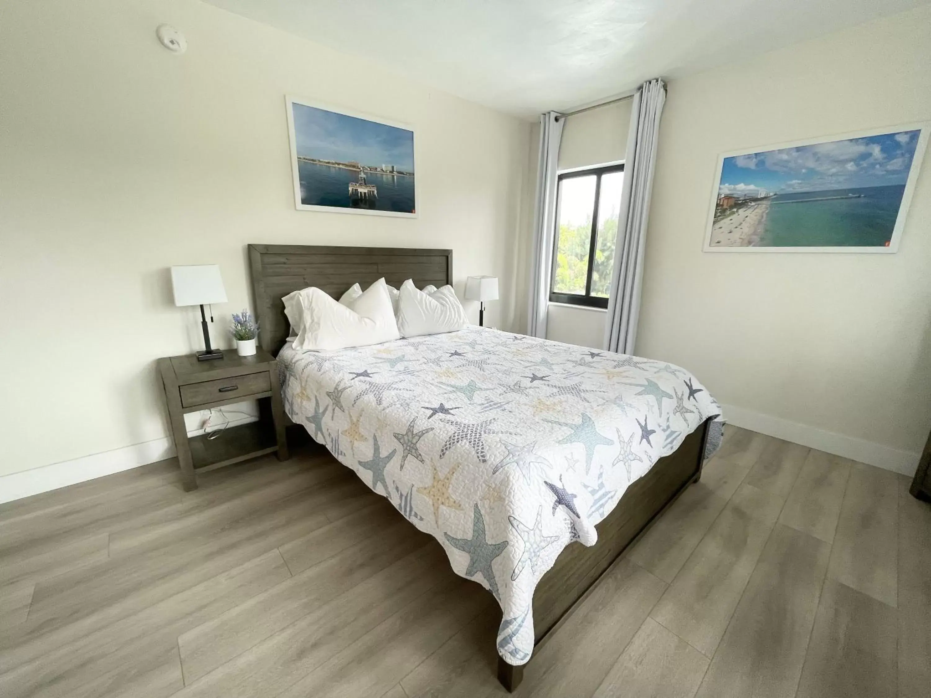 Bed in Tropic Isle Beach Resort