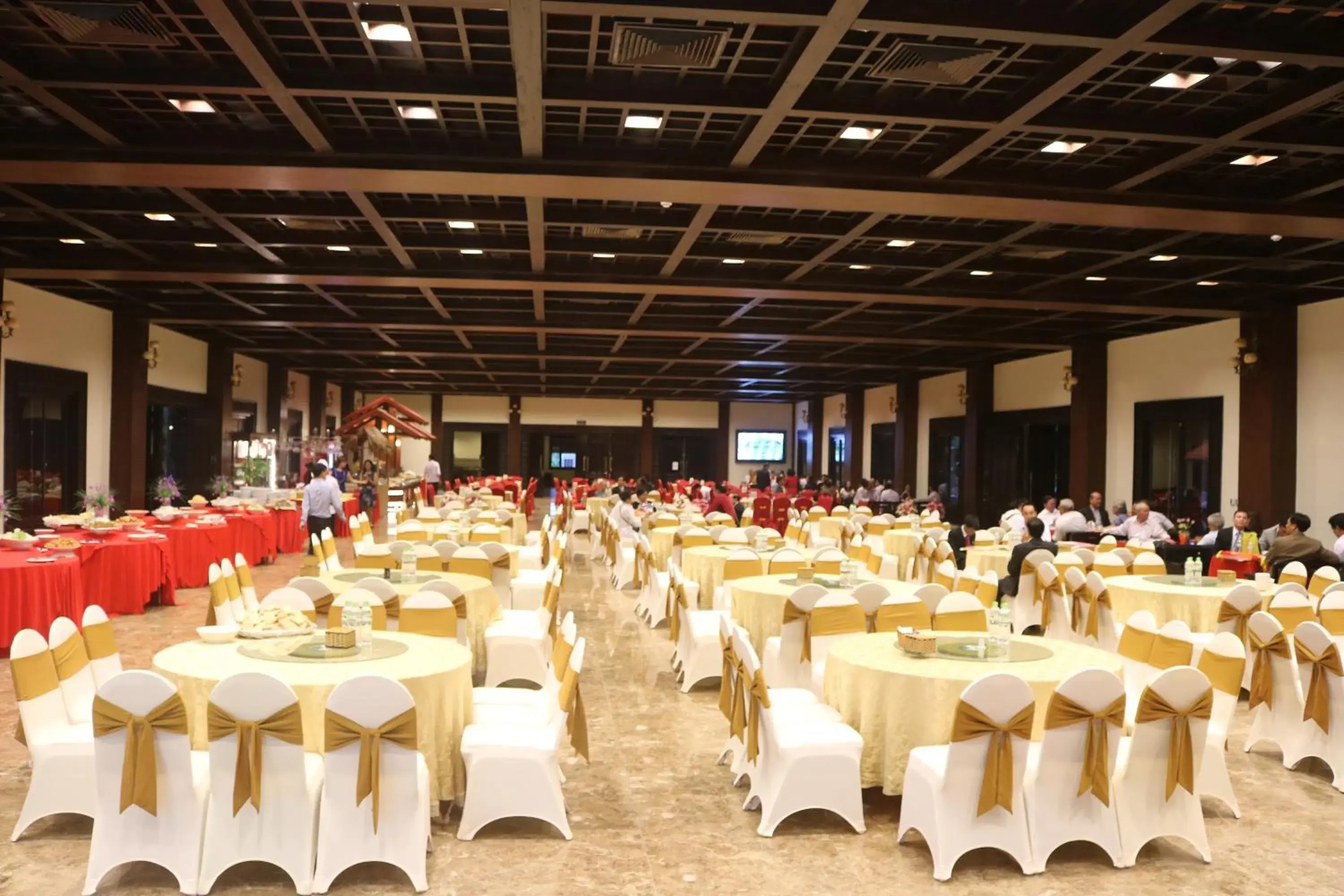 Restaurant/places to eat, Banquet Facilities in Bai Dinh Hotel