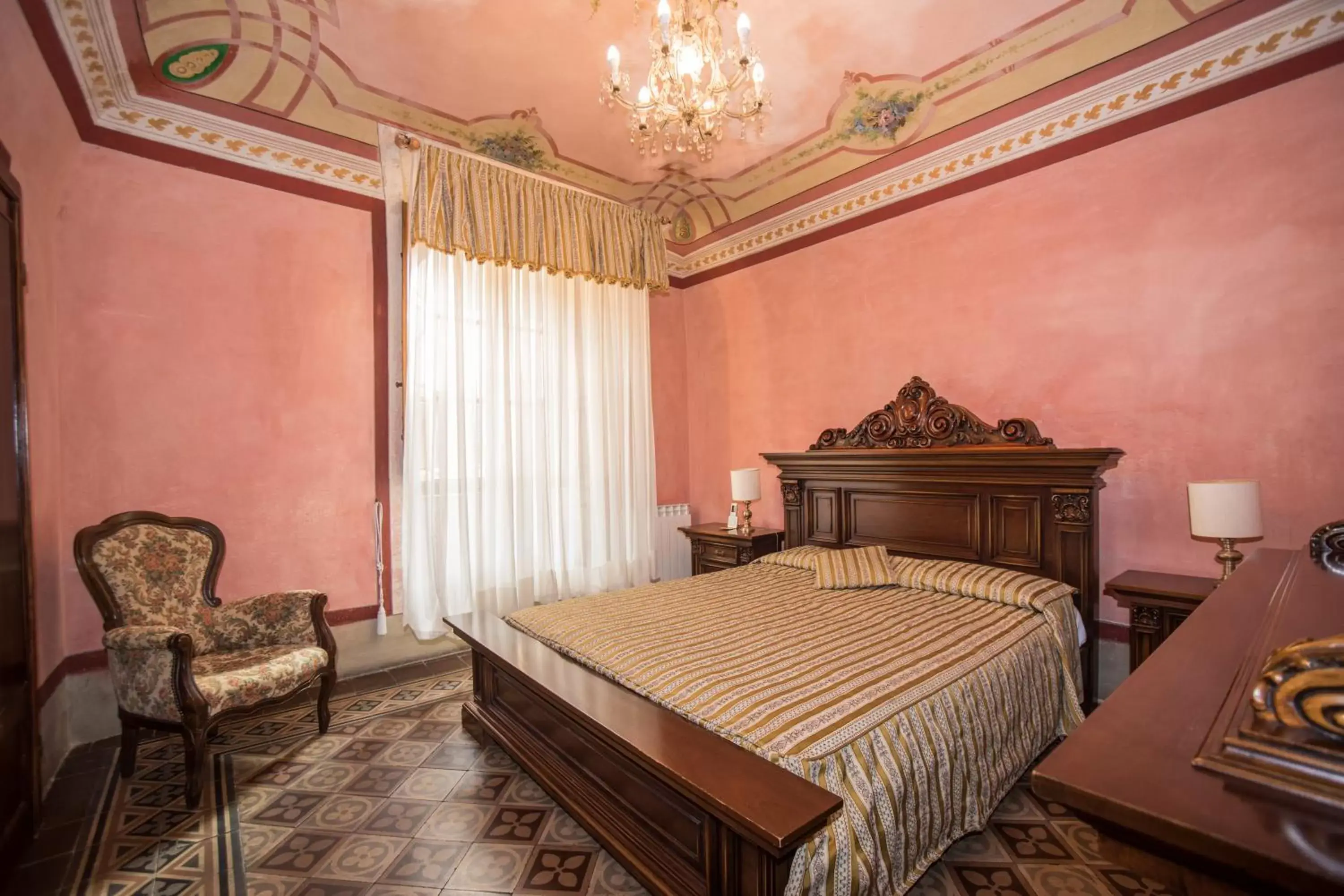 Photo of the whole room, Bed in Relais Centro Storico