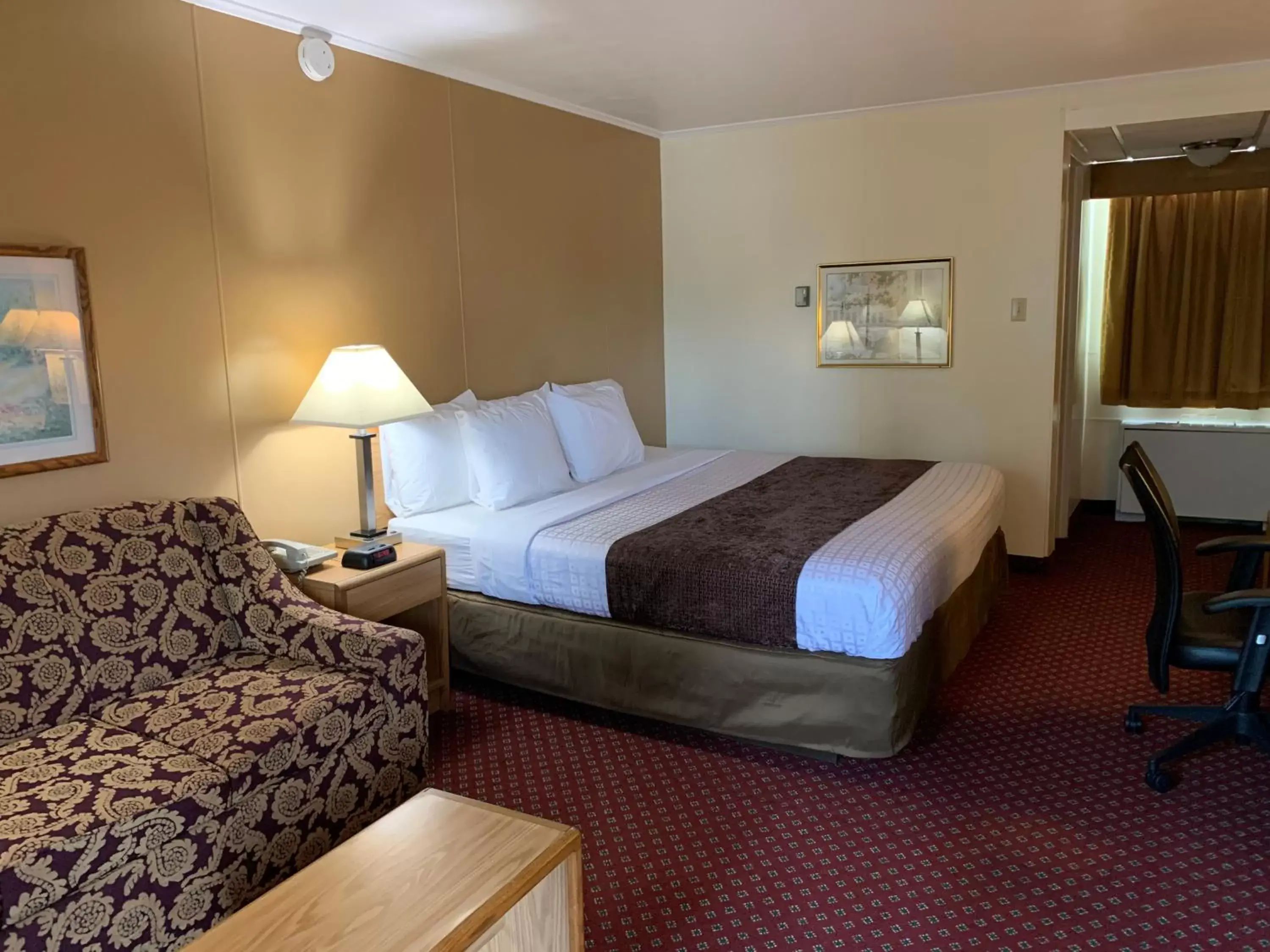 Bed in Red Carpet Inn and Suites Ebensburg