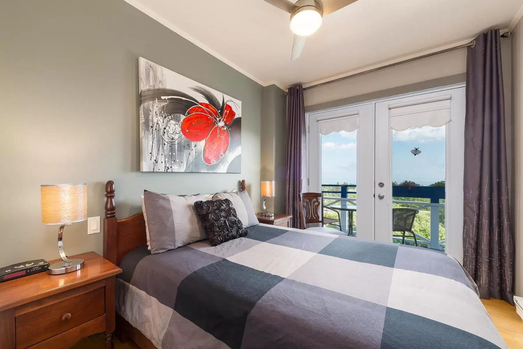 Bedroom, Bed in Auberge Fleurs de Lune