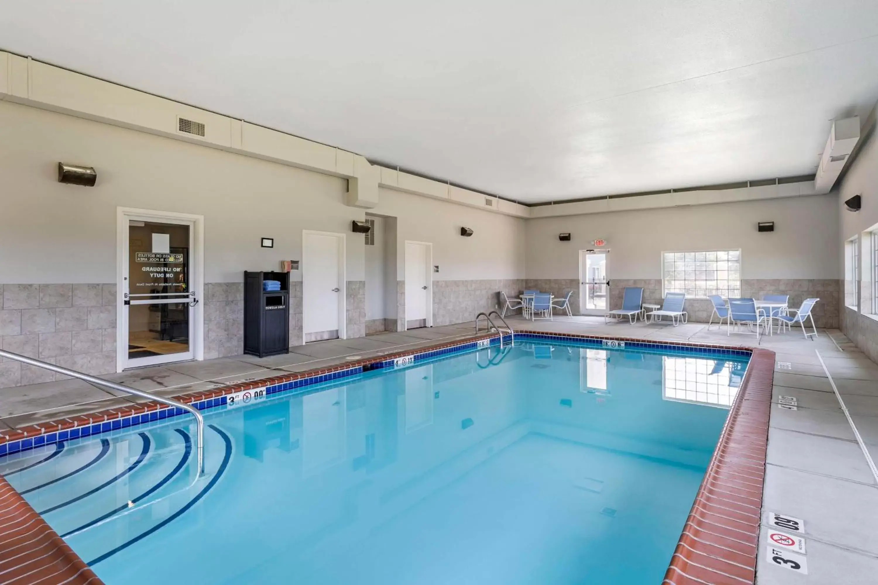 Pool view, Swimming Pool in Best Western Plus MidAmerica Hotel