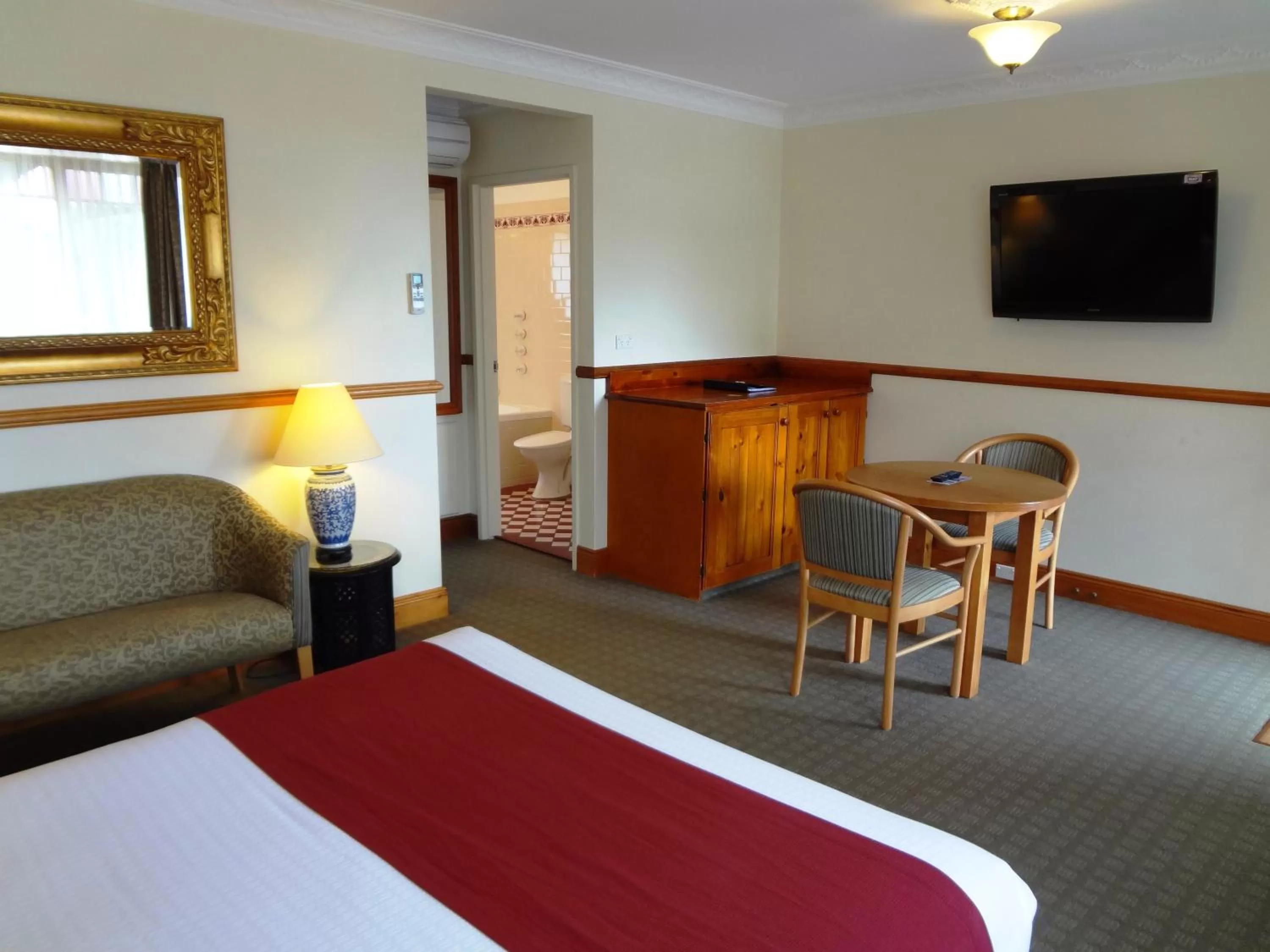 Bed in Three Explorers Motel