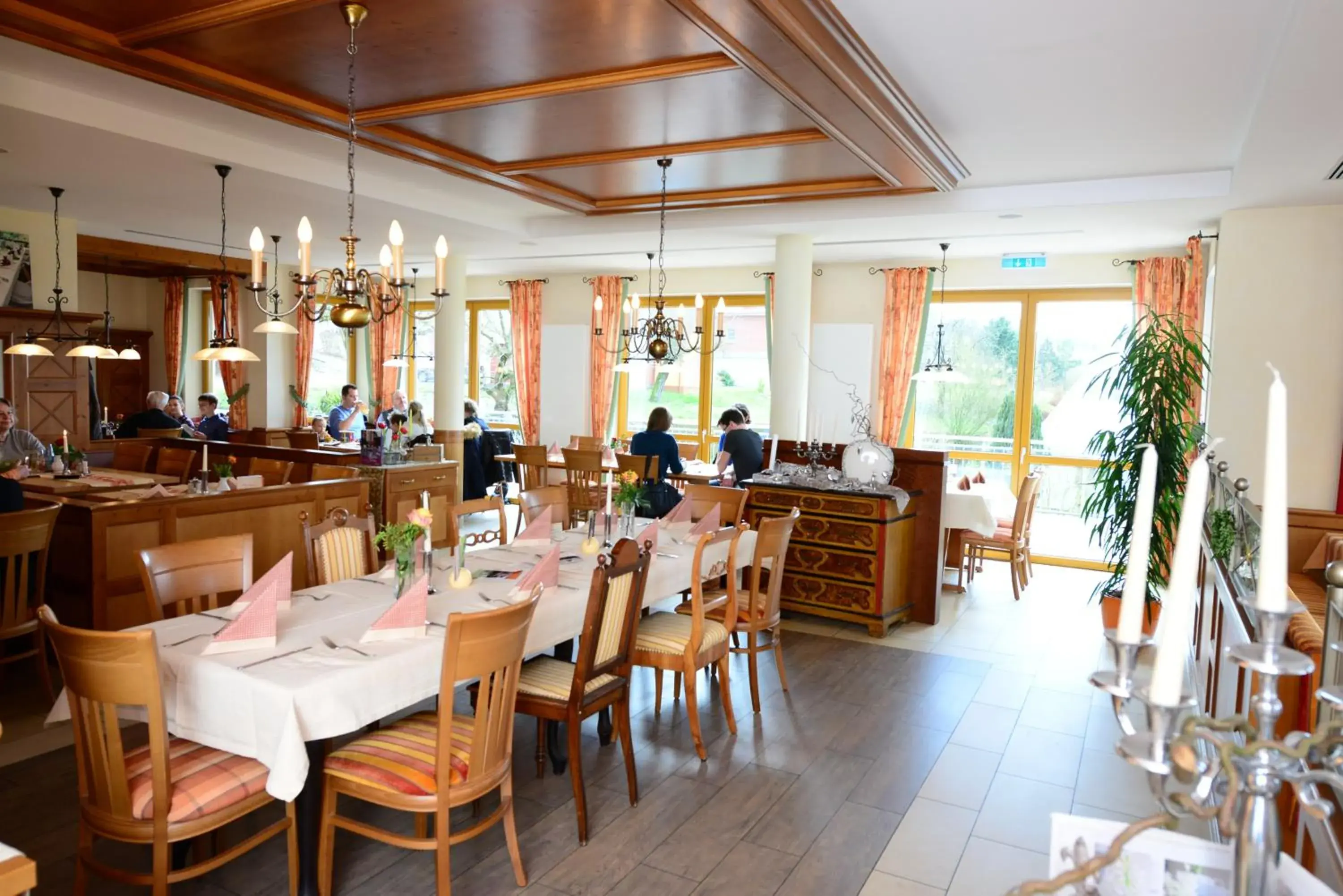 Restaurant/Places to Eat in Landhotel-Gasthof Grüner Baum