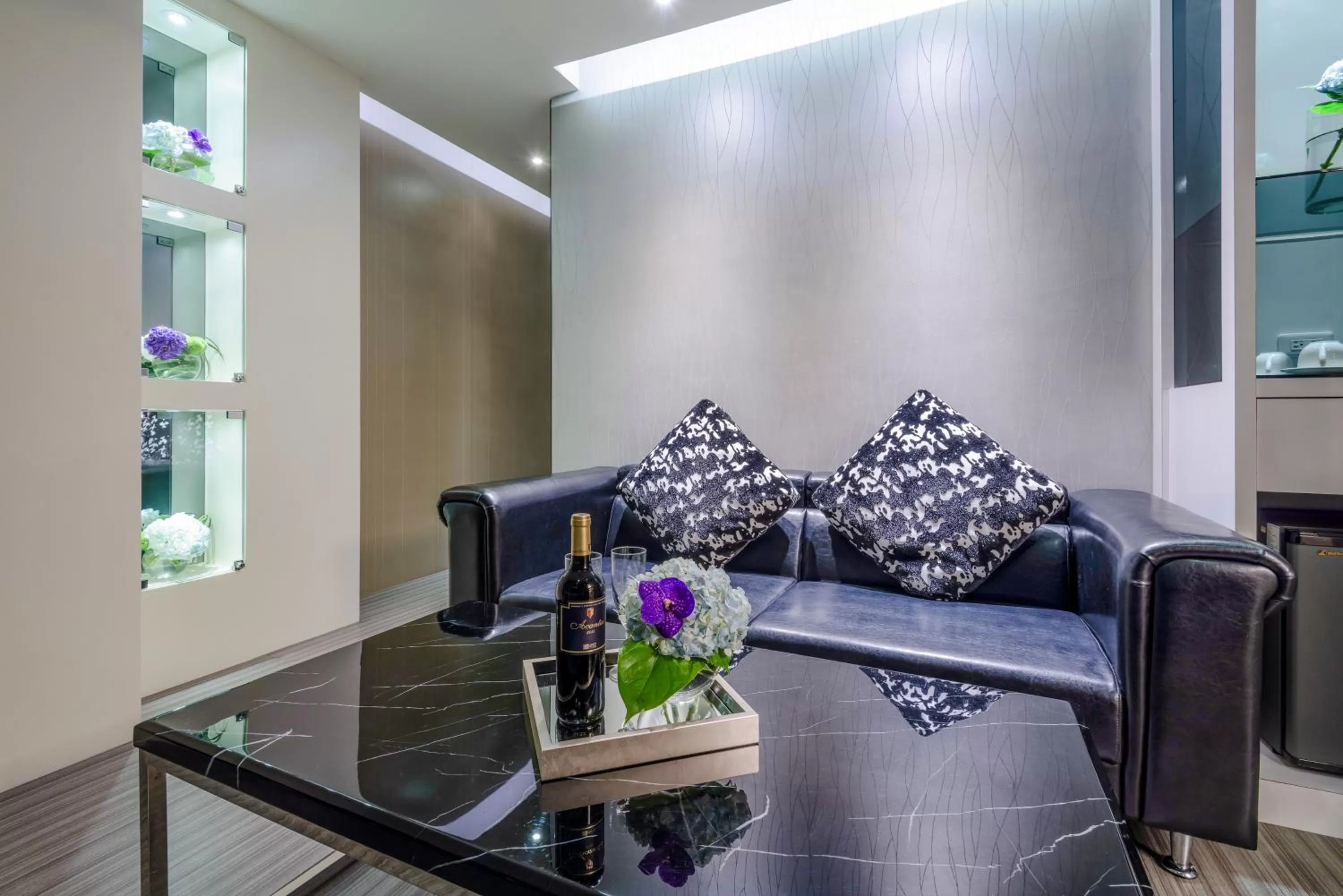 Living room in Harmonious Hotel