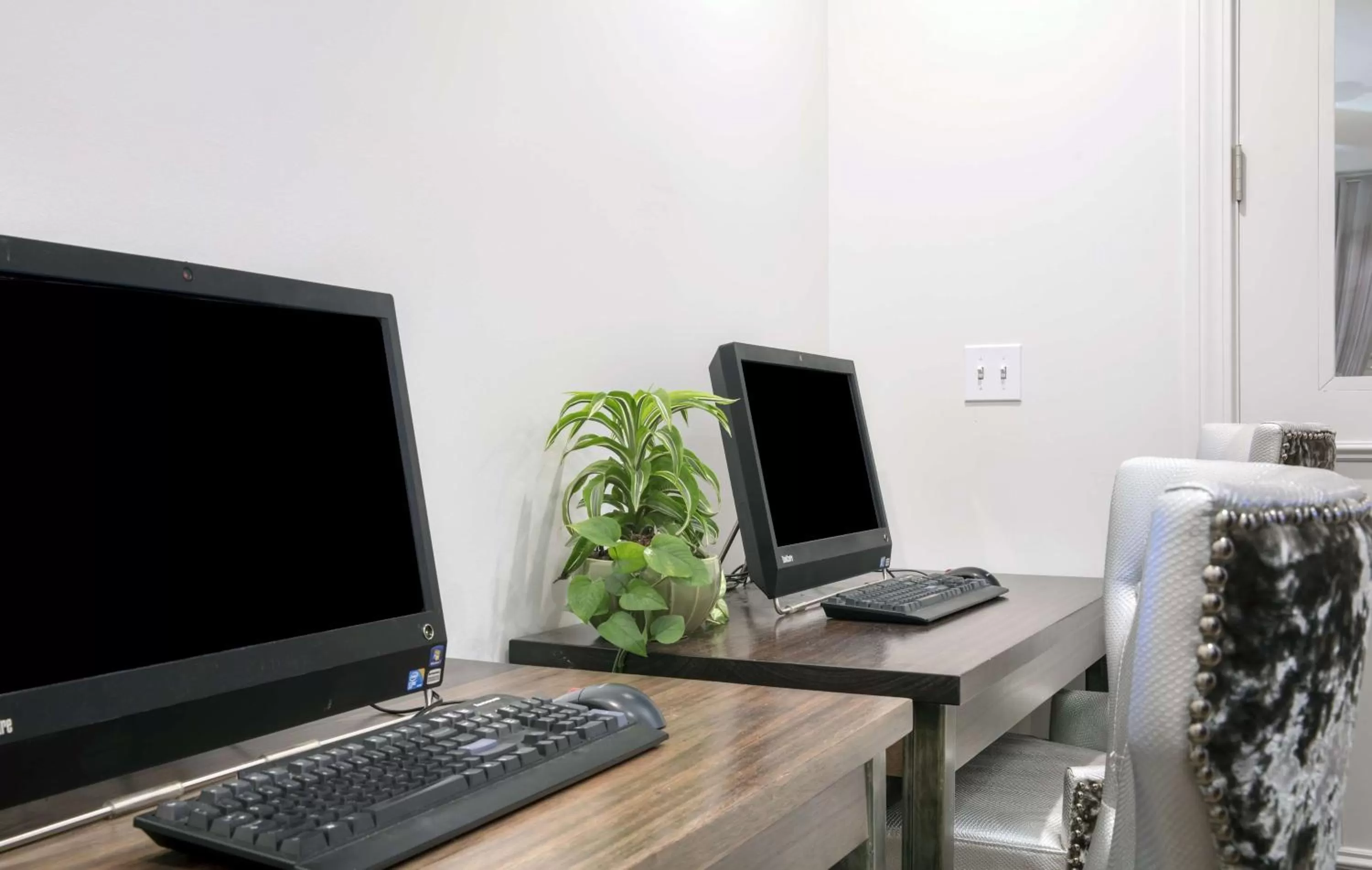 Business facilities in DoubleTree by Hilton Hotel Tallahassee