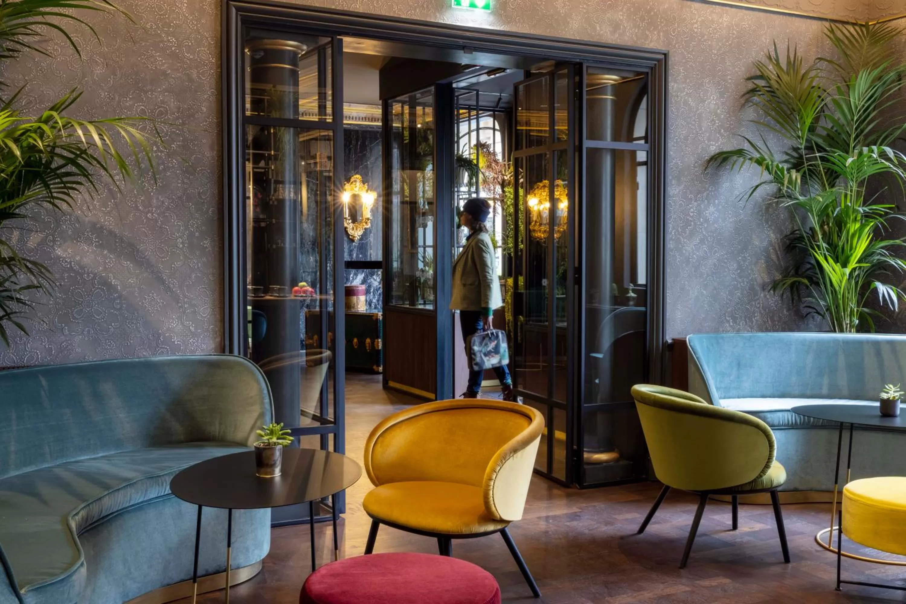 Library in Victoria Palace Hotel