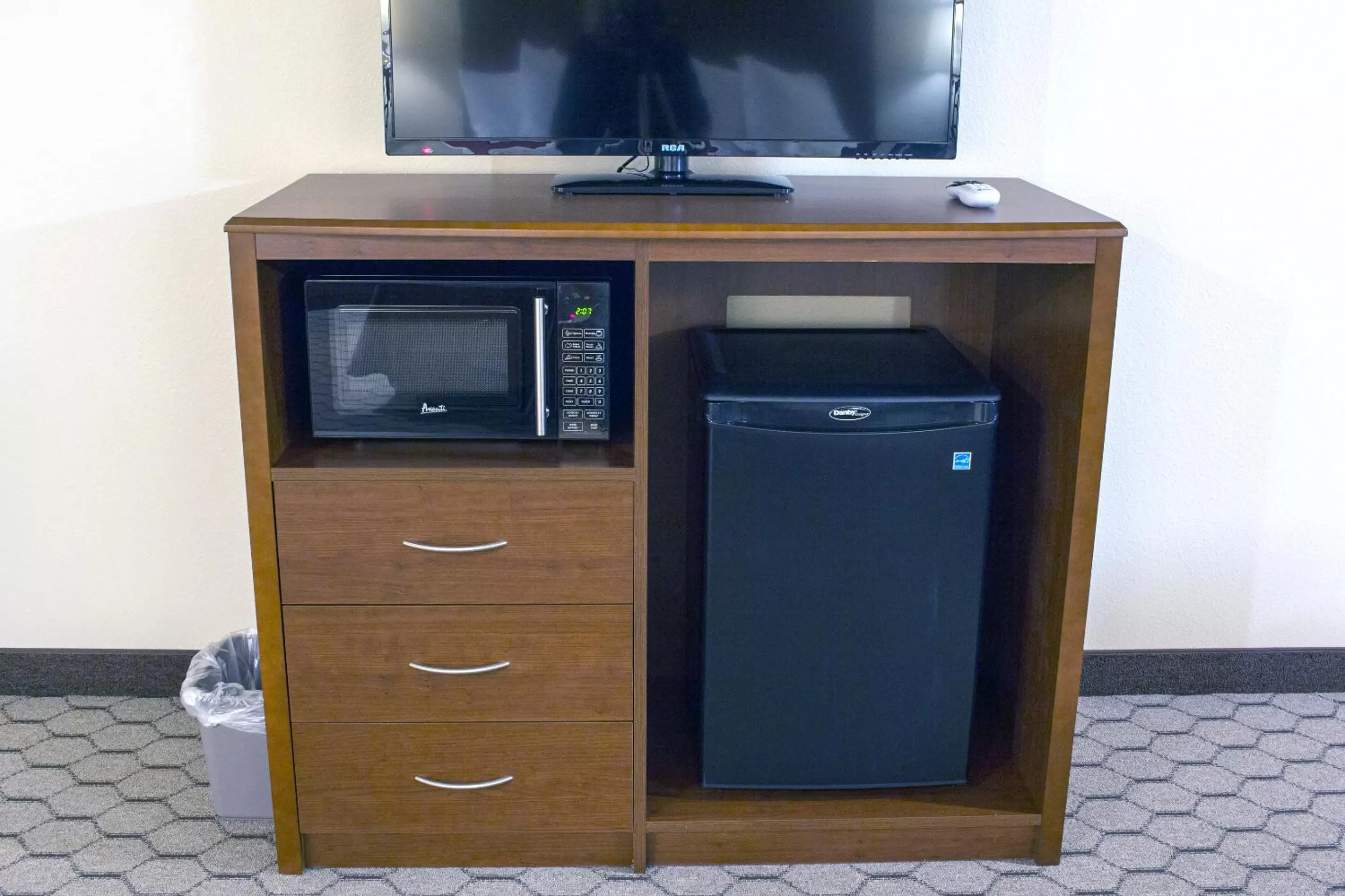 TV and multimedia in Newcastle Lodge & Convention Center