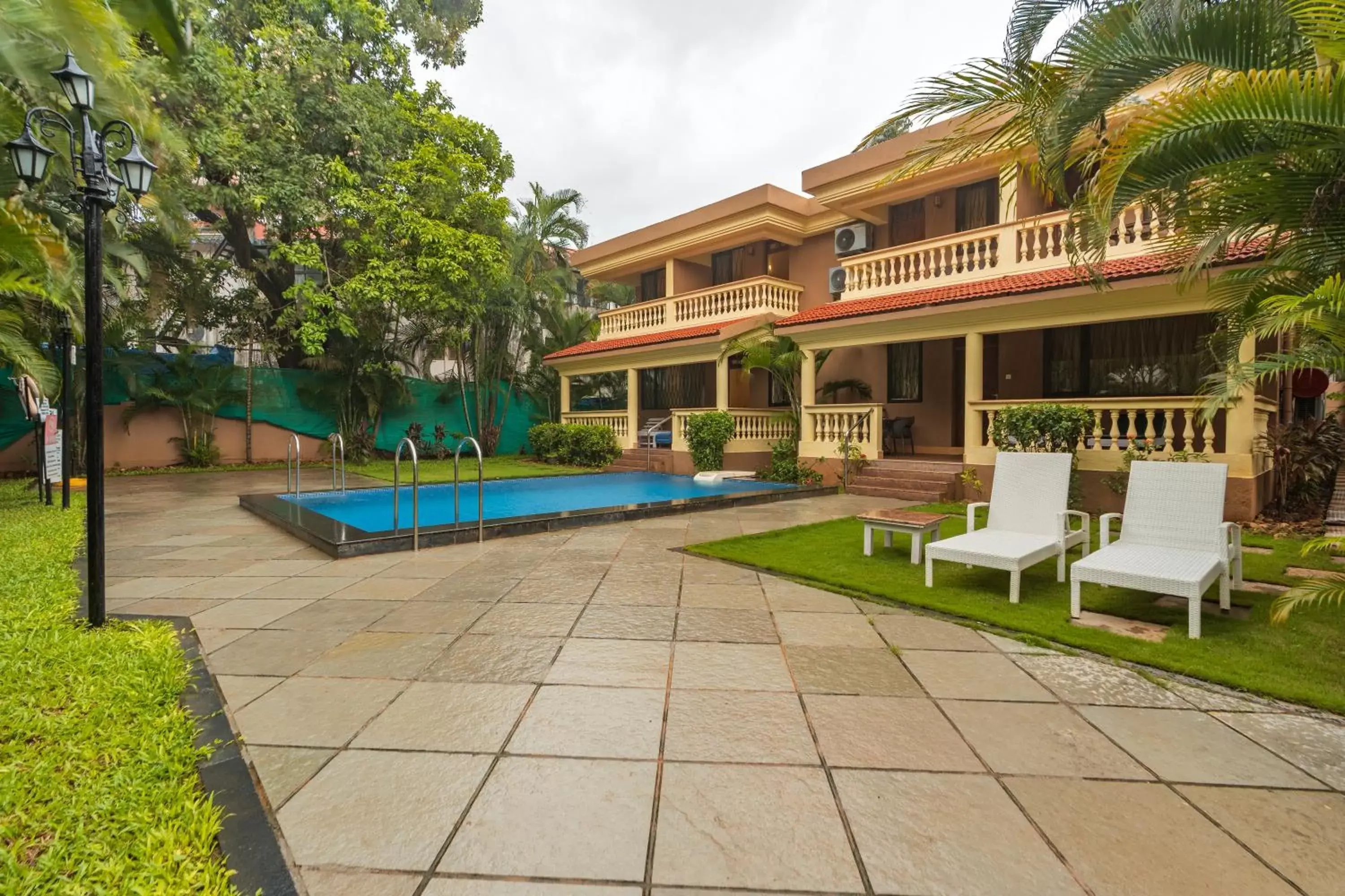 Property building, Swimming Pool in De Mandarin Beach Resort Suites & Villas, Candolim