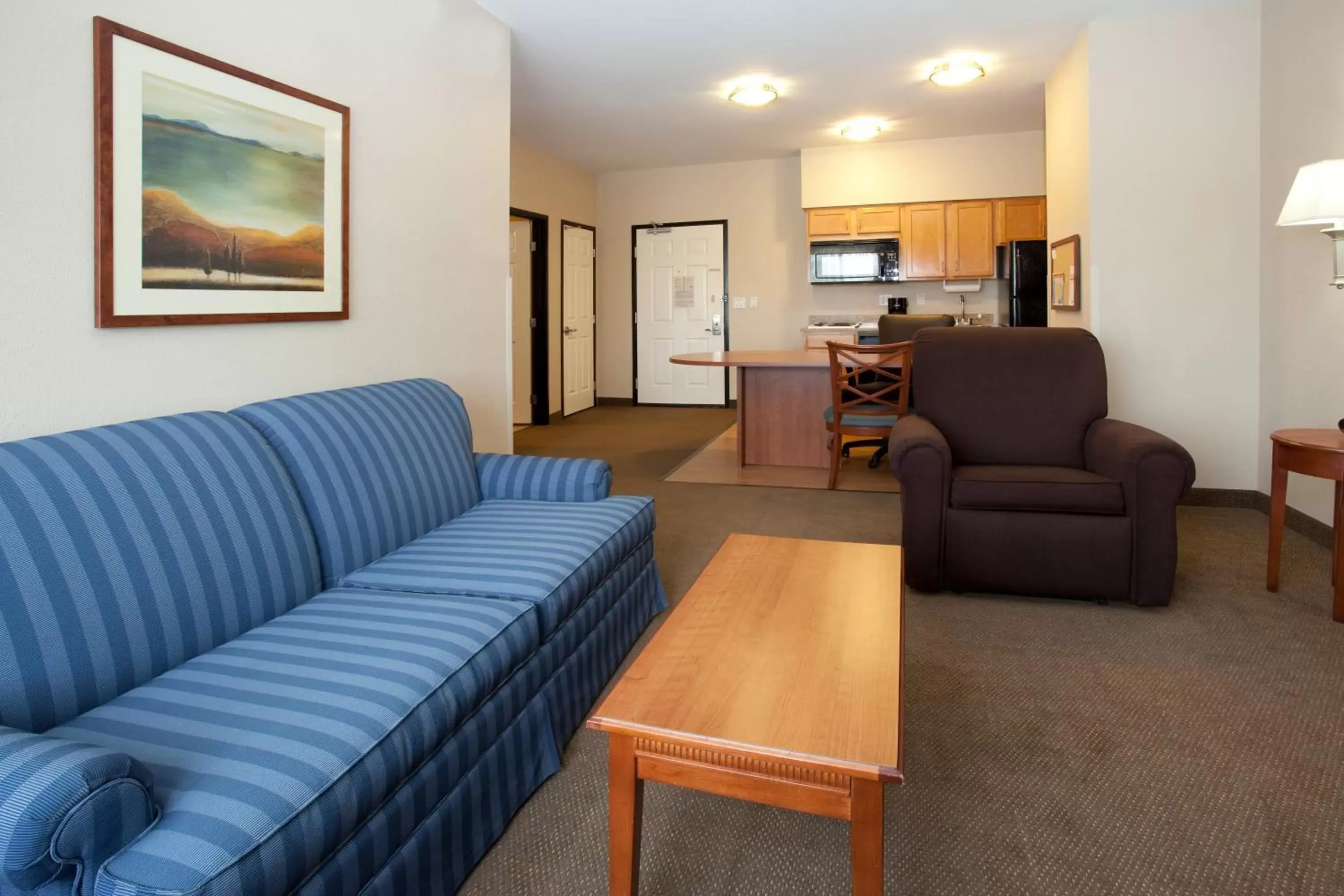 Photo of the whole room, Seating Area in Candlewood Suites Craig-Northwest, an IHG Hotel