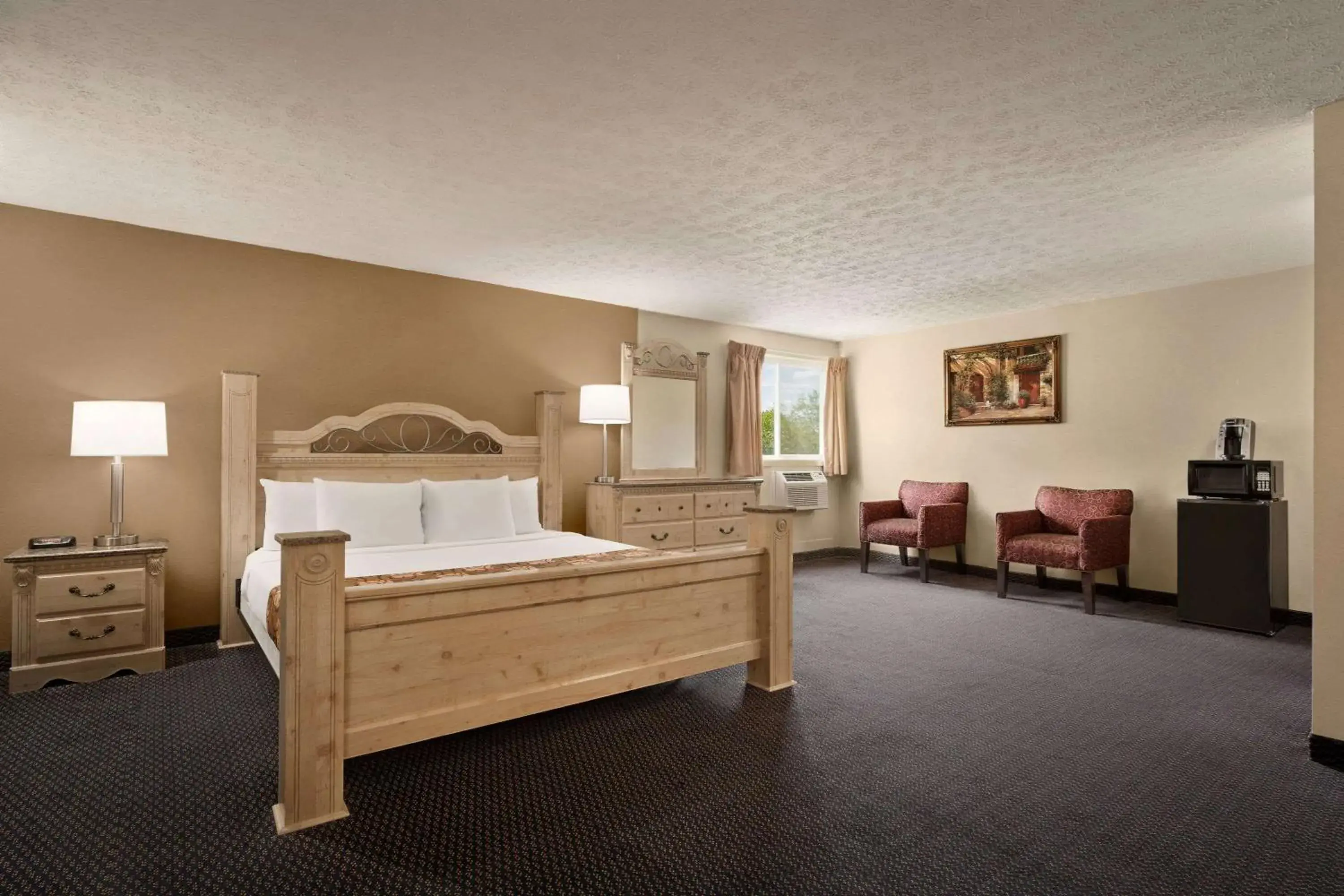 Photo of the whole room, Bed in Days Inn by Wyndham Airport/Maine Mall