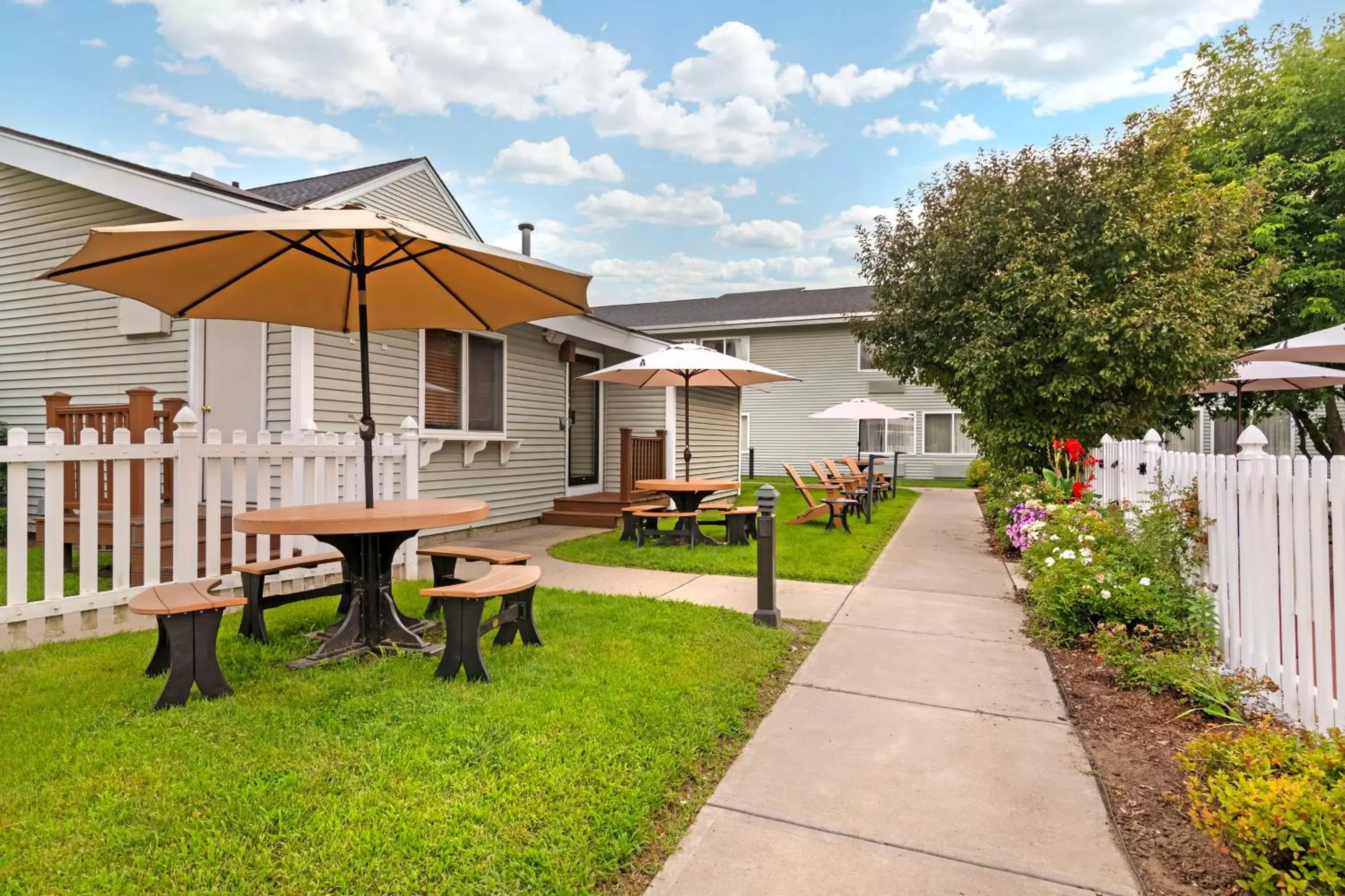 Property building in Best Western Plus Windjammer Inn & Conference Center Property building in Best Western Plus Windjammer Inn & Conference Center