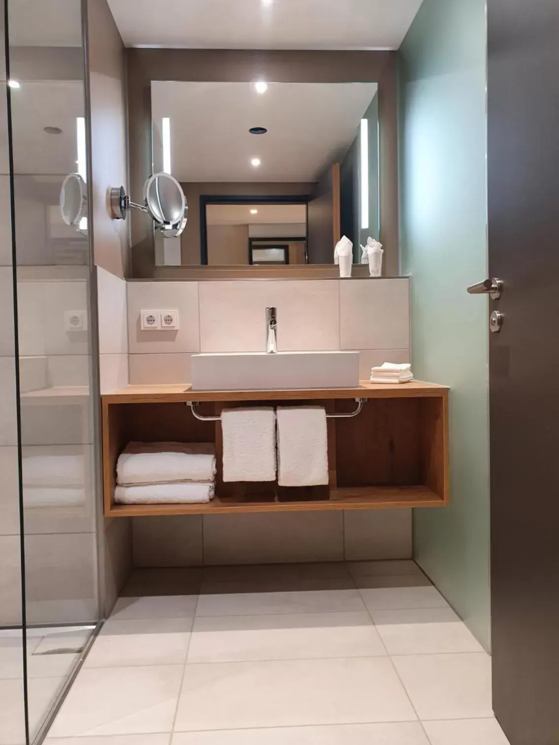 Shower, Bathroom in Maxx Hotel Aalen