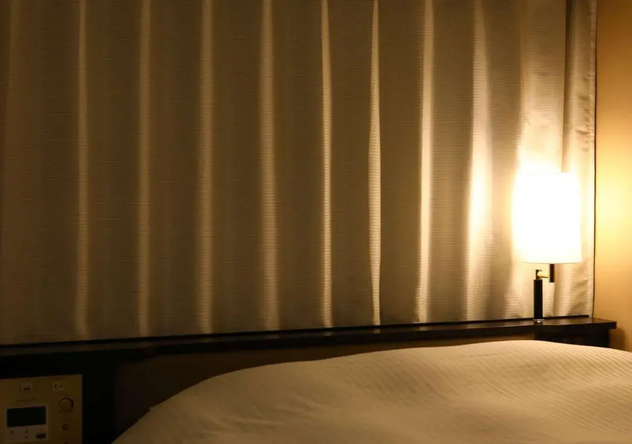 Photo of the whole room, Bed in APA Hotel Shinjuku-Gyoemmae
