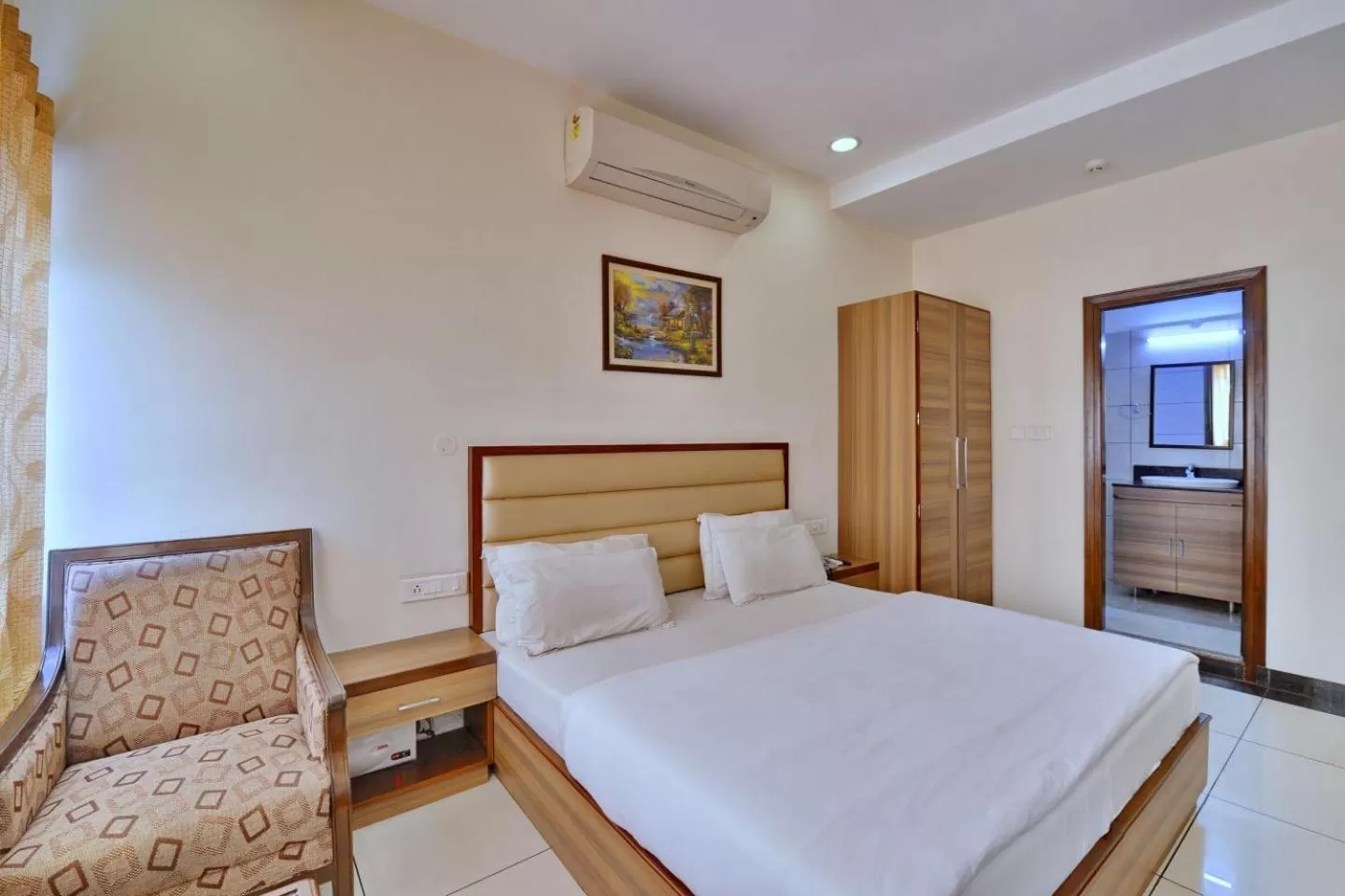 Bed in Hotel Aricent Opposite ISBT Sector 17 Chandigarh