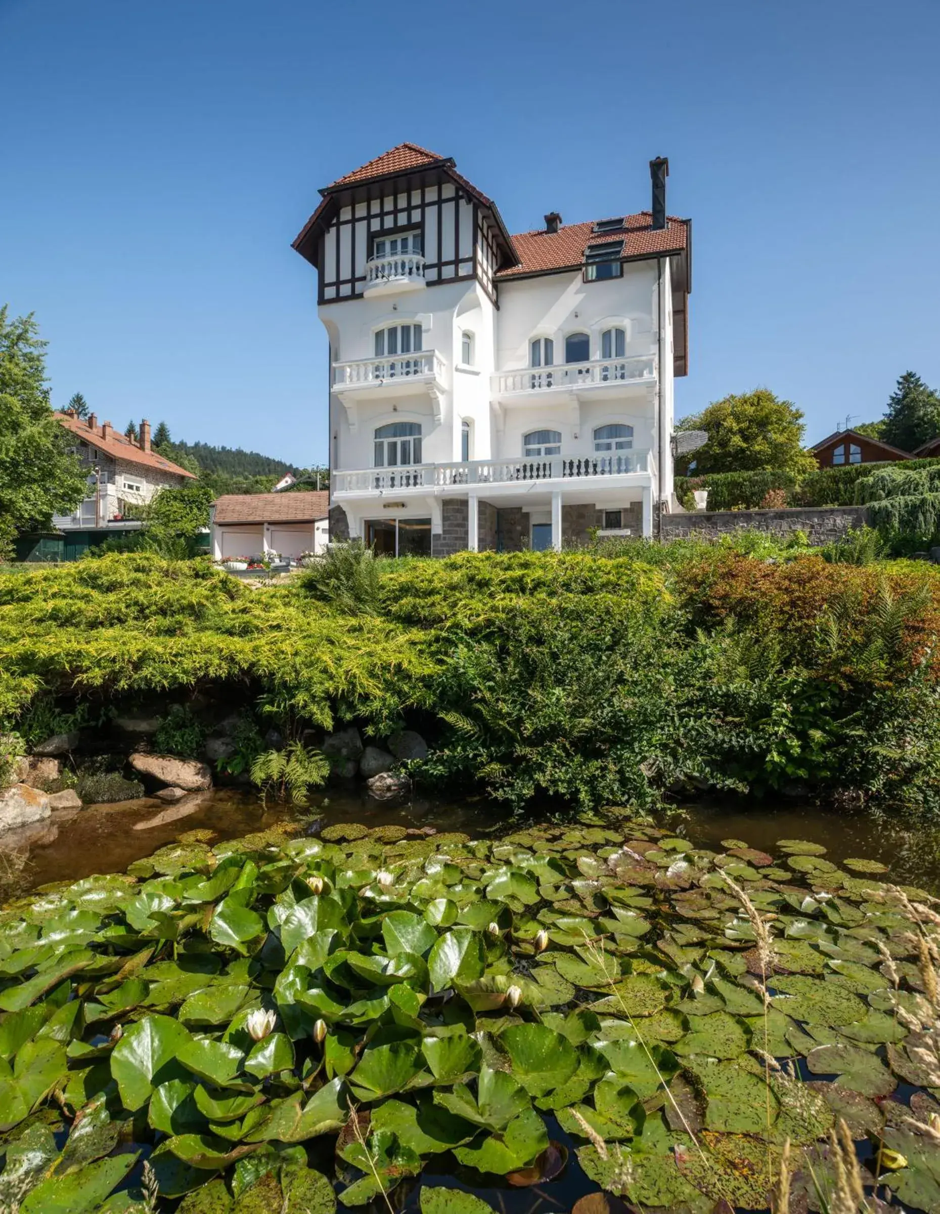 Property Building in Hôtel Le Beau Rivage