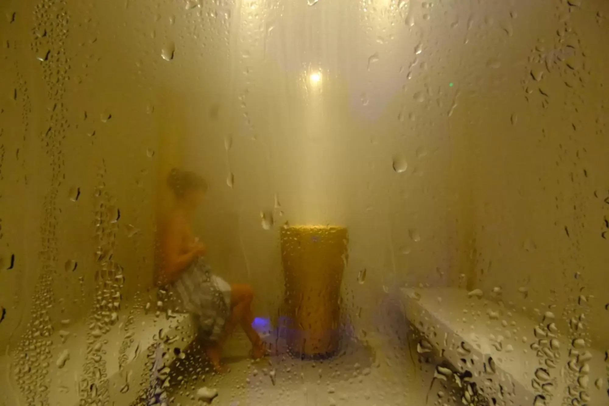 Steam room in La Roccia Wellness Hotel