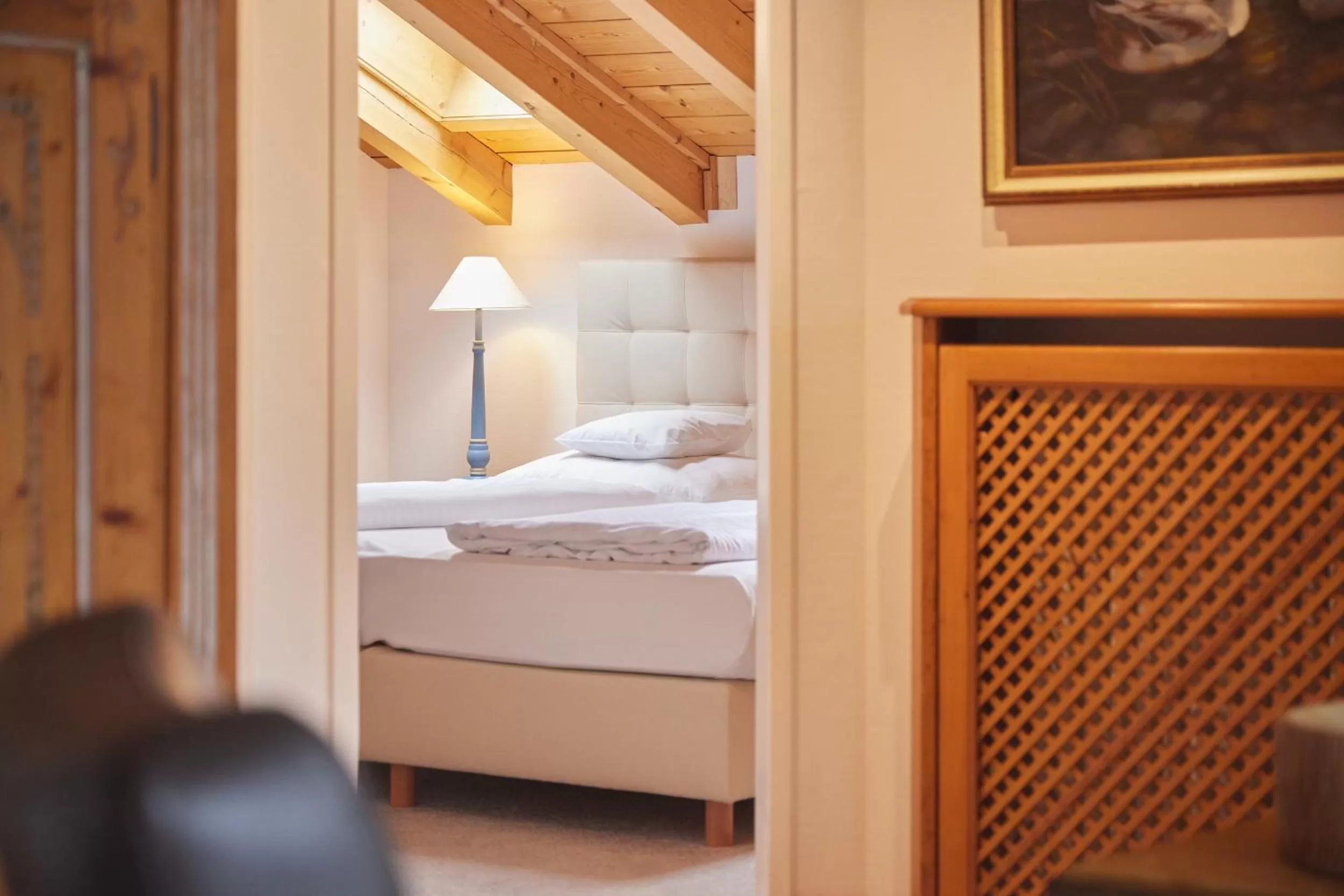 Bedroom, Bed in Hotel Zugspitze