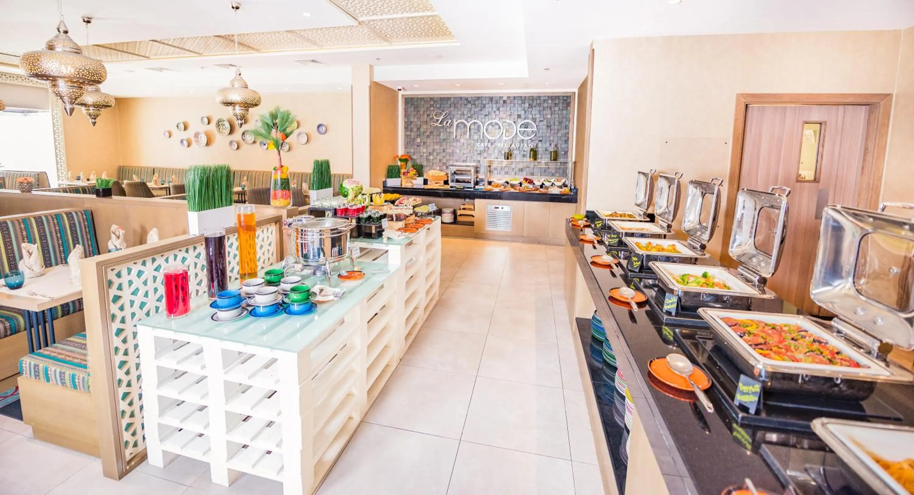 Restaurant/places to eat in MENA Plaza Hotel Albarsha At The Mall